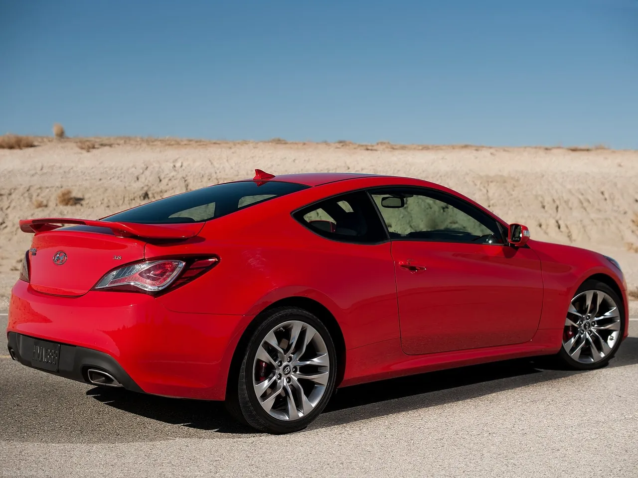 Hyundai Genesis Coupe (2013) – zadní tříčtvrteční pohled