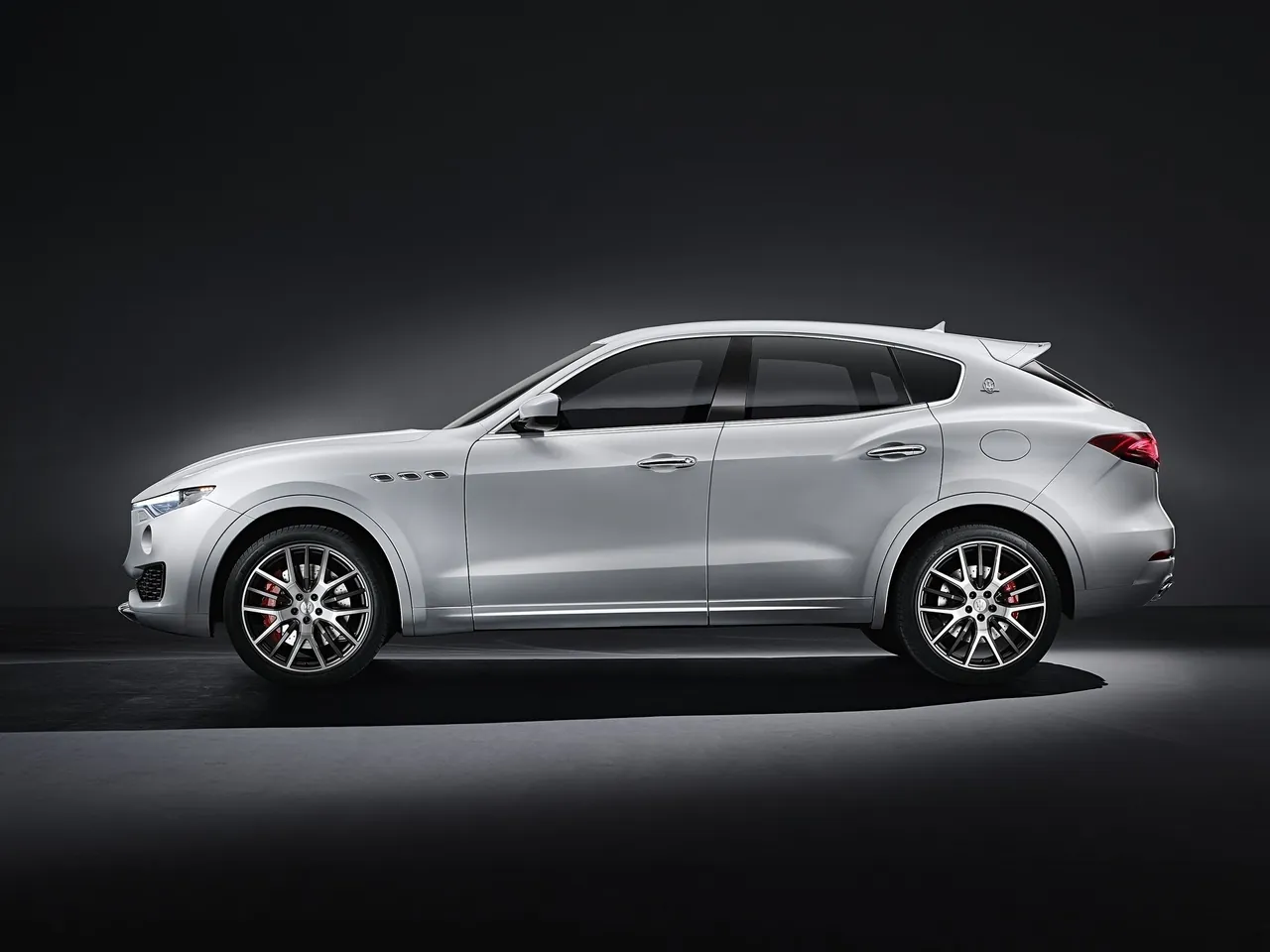 Maserati Levante (2017) – boční profil