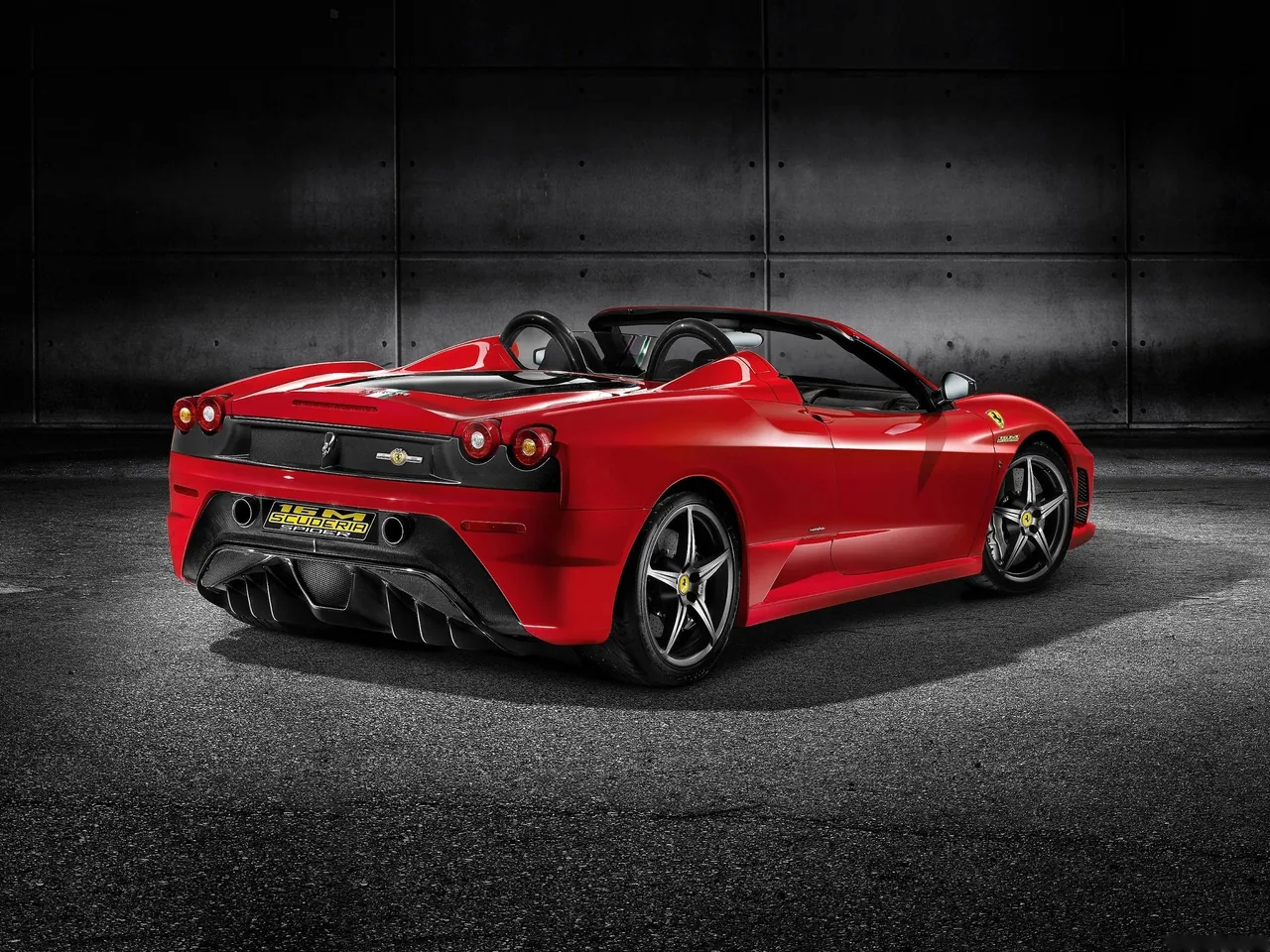 Ferrari Scuderia Spider 16M (2009) – zadní tříčtvrteční pohled