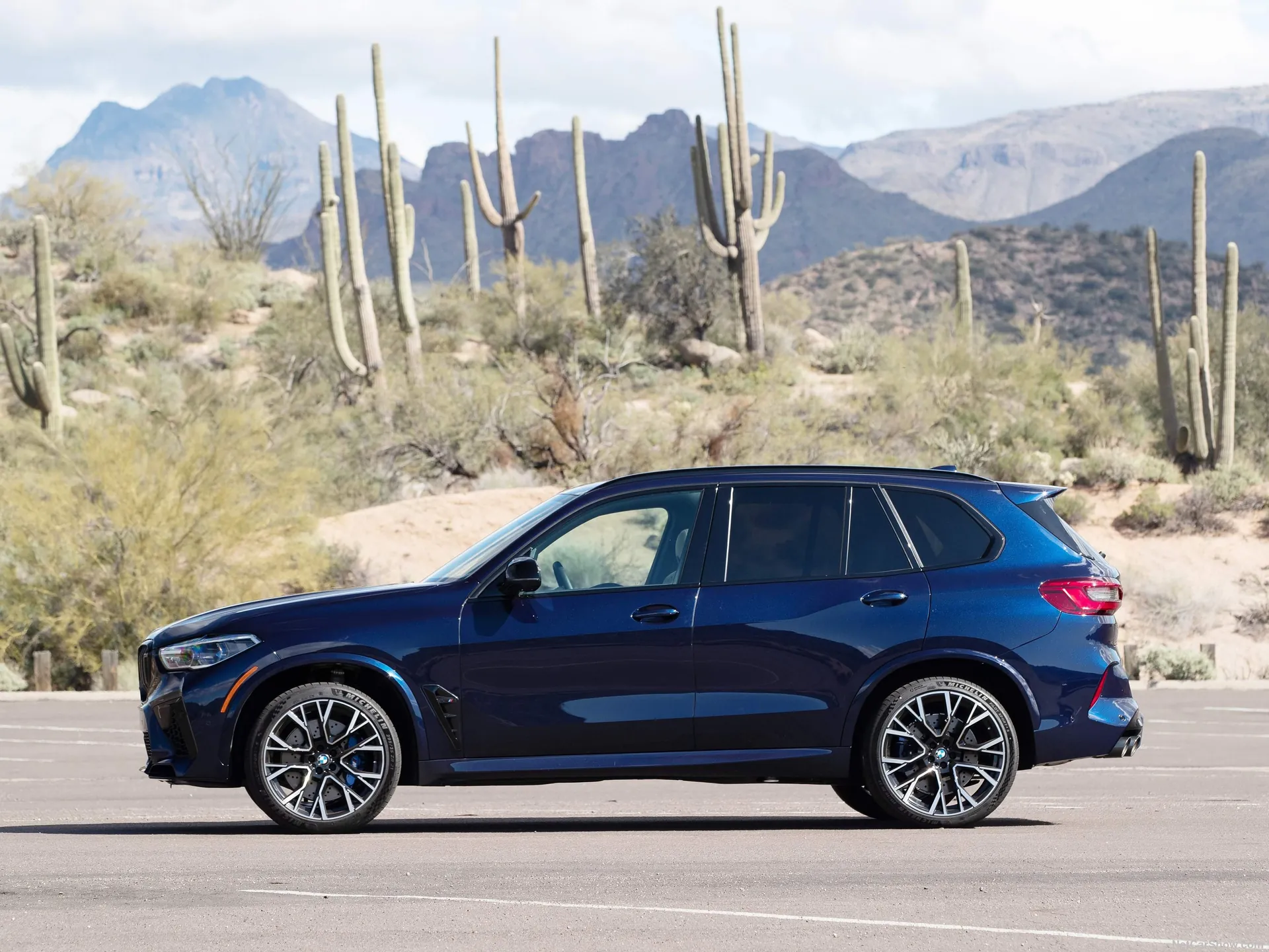 BMW X5 M Competition (2020) – boční profil