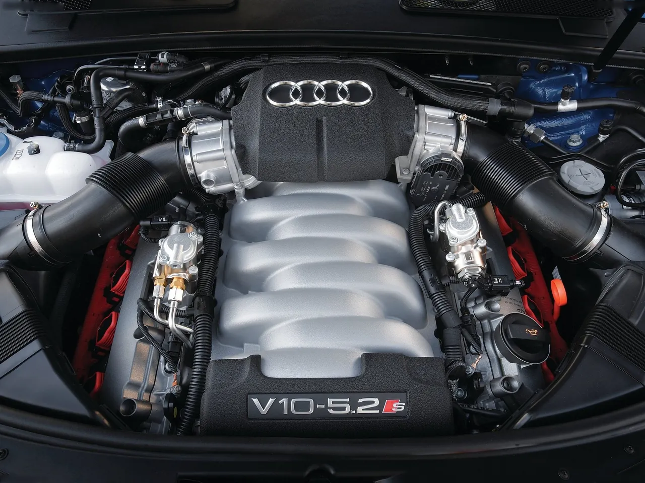 Audi S6 (2006) – motorový prostor