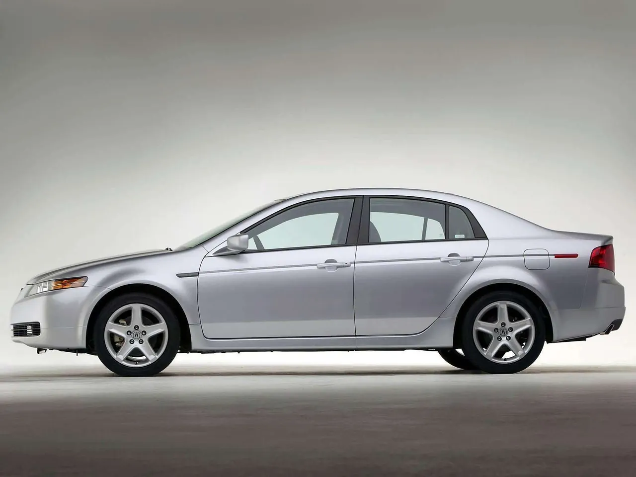 Acura 3.2 TL (2004) – boční profil