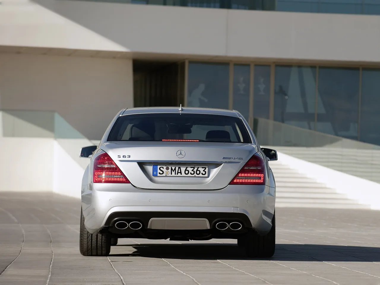 Mercedes-Benz S63 AMG (2010) - Rear