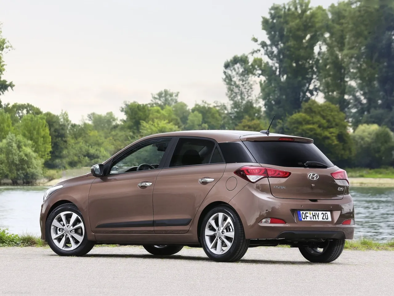 Hyundai i20 (2015) – zadní tříčtvrteční pohled