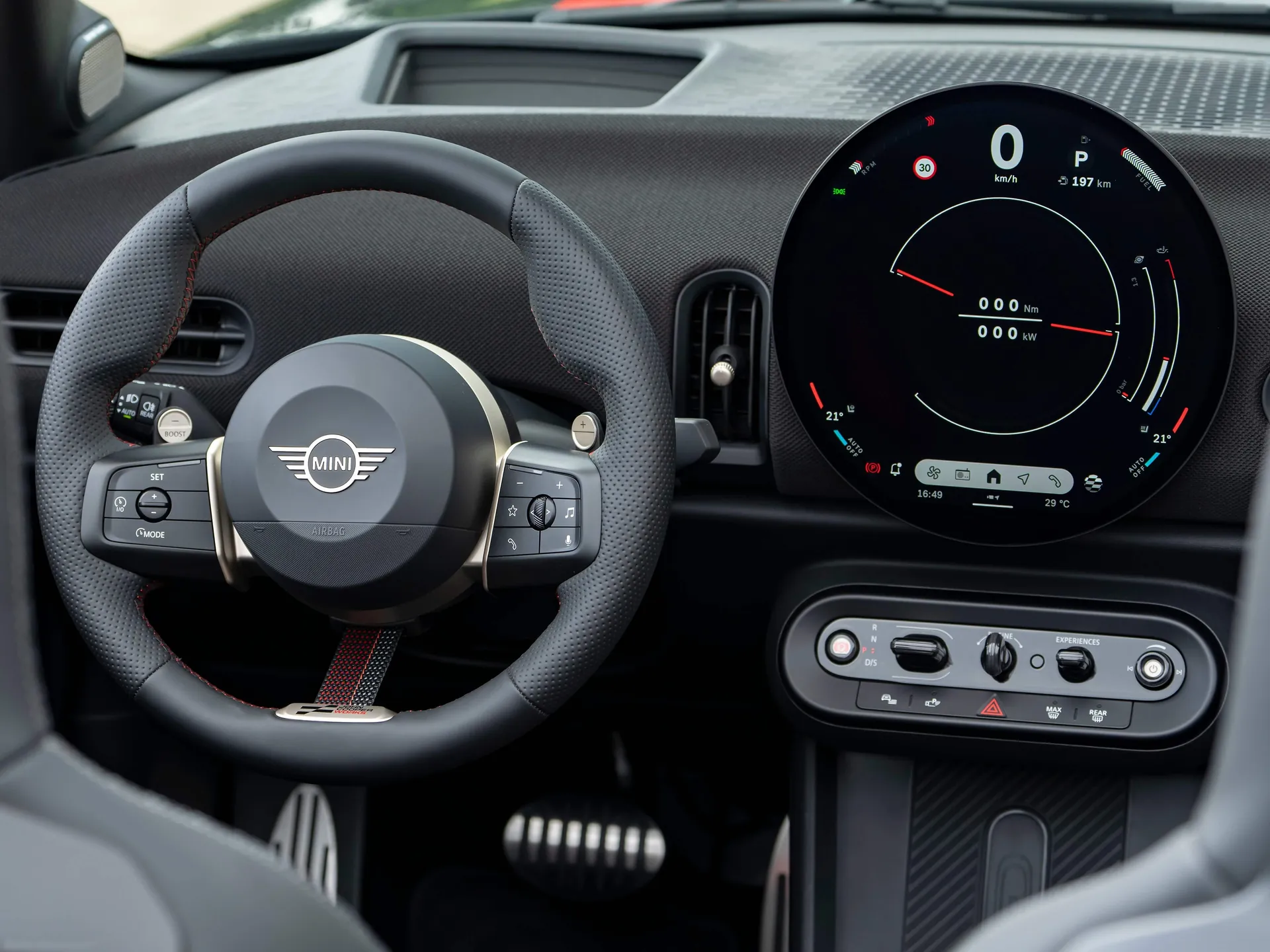 Mini John Cooper Works Convertible (2025) – interiér