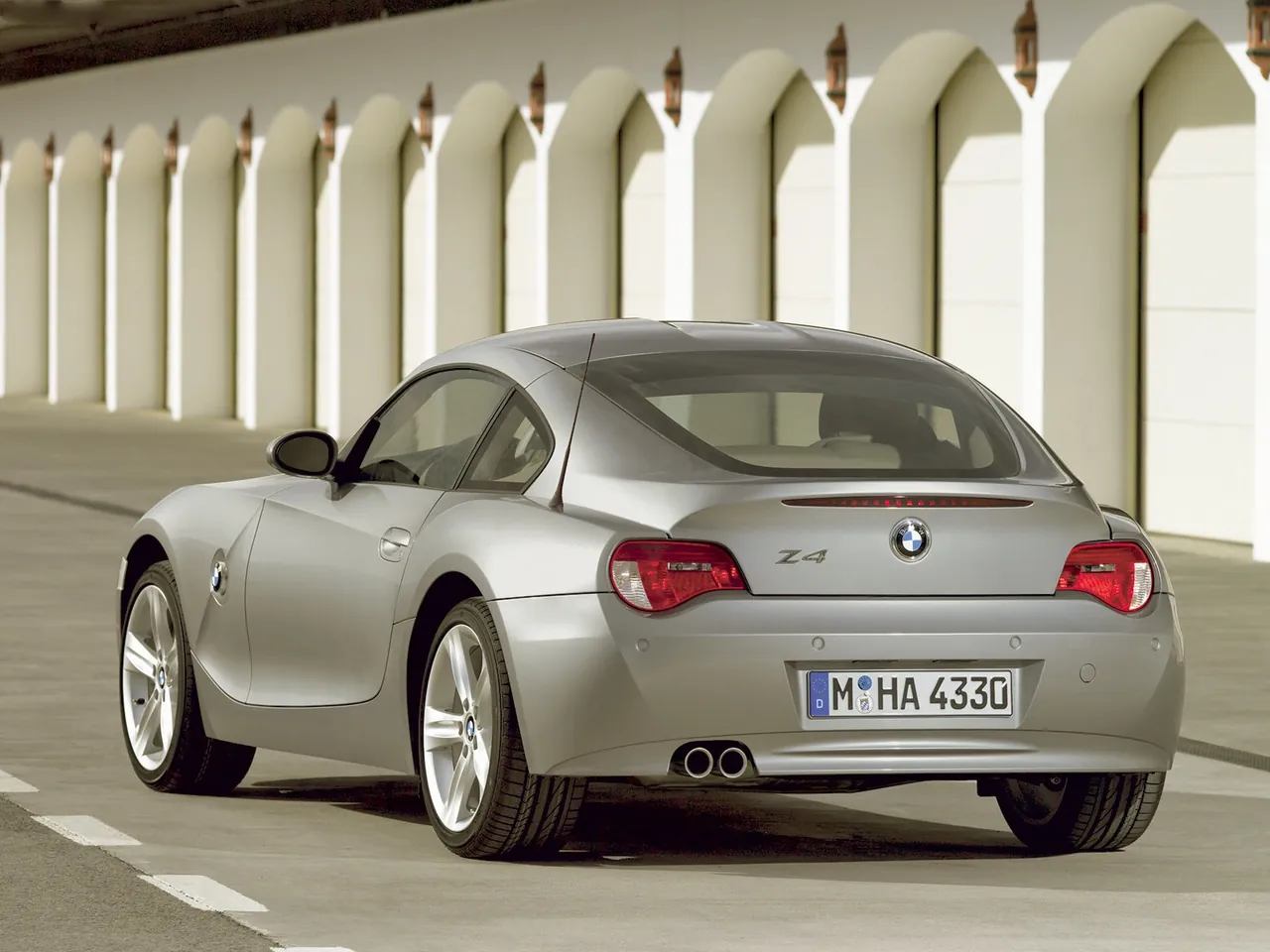BMW Z4 Coupe (2006) – zadní tříčtvrteční pohled