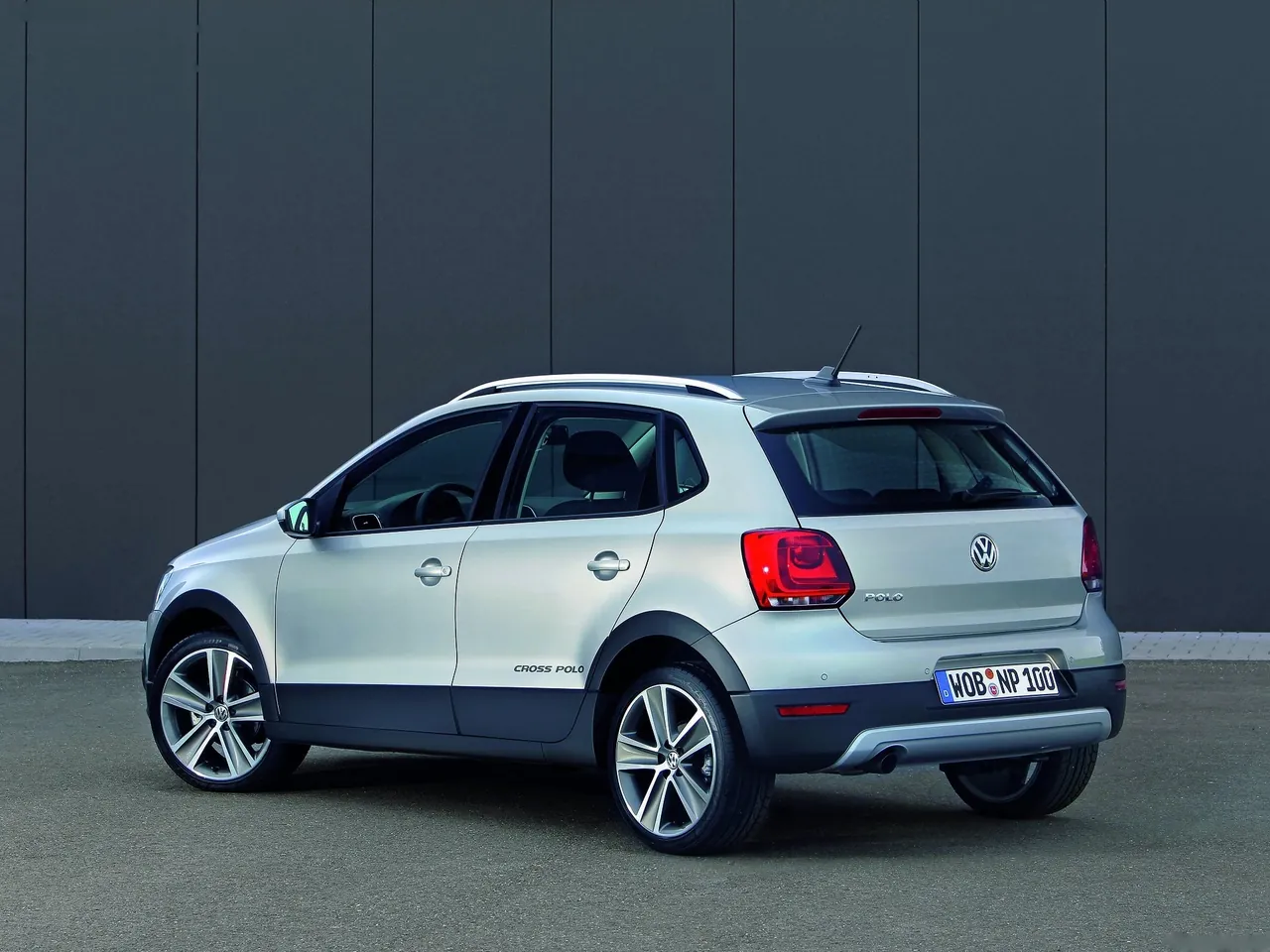 Volkswagen CrossPolo (2011) – zadní tříčtvrteční pohled