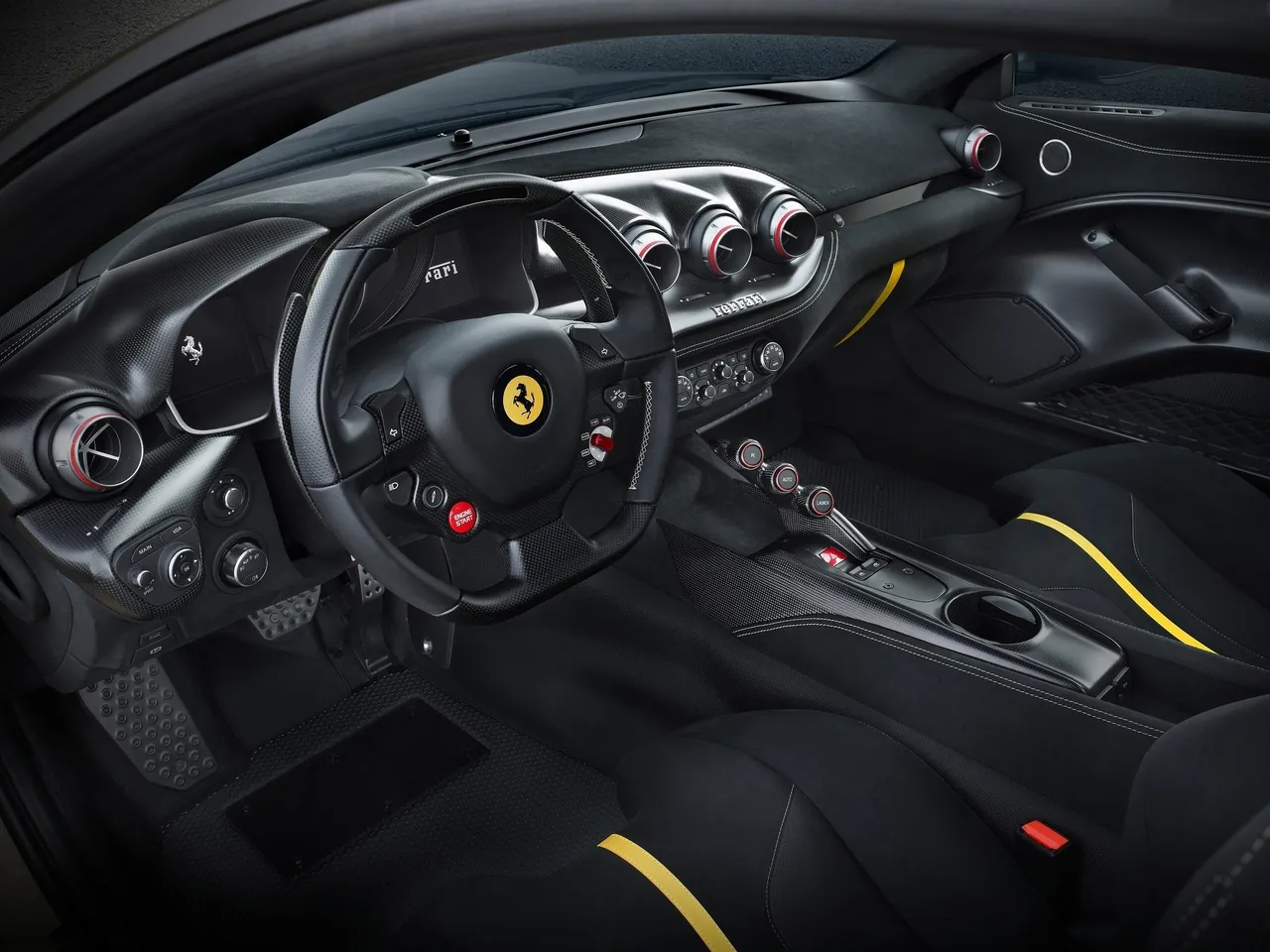 Ferrari F12tdf (2016) – interiér