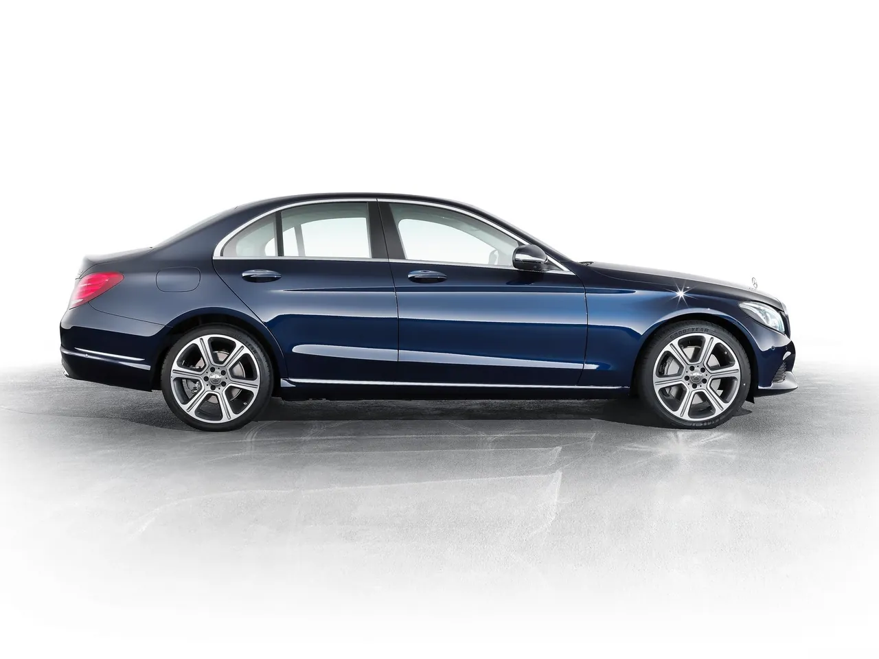 Mercedes-Benz C-Class (2015) - Side Profile