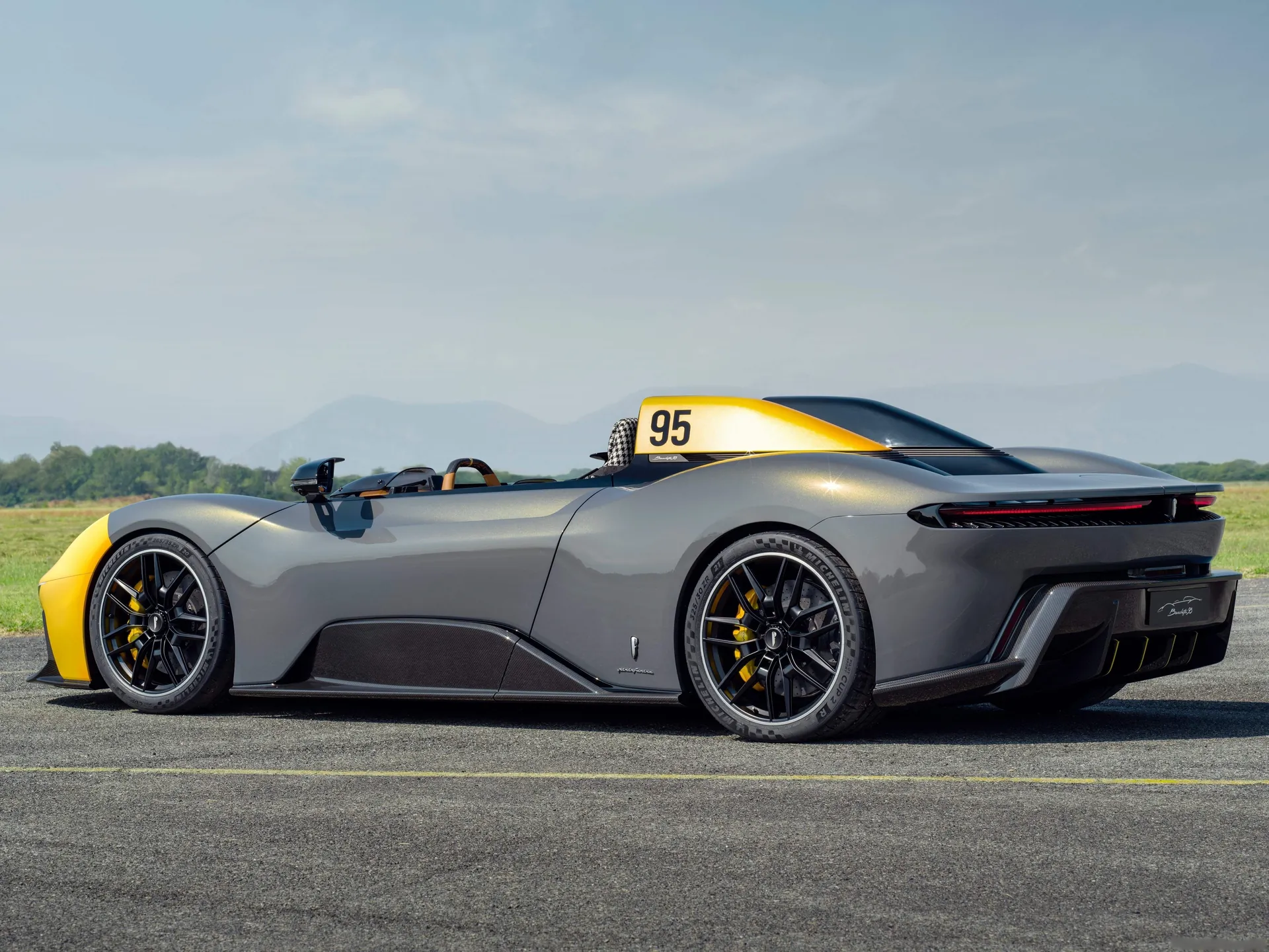 Pininfarina B95 (2025) – zadní tříčtvrteční pohled