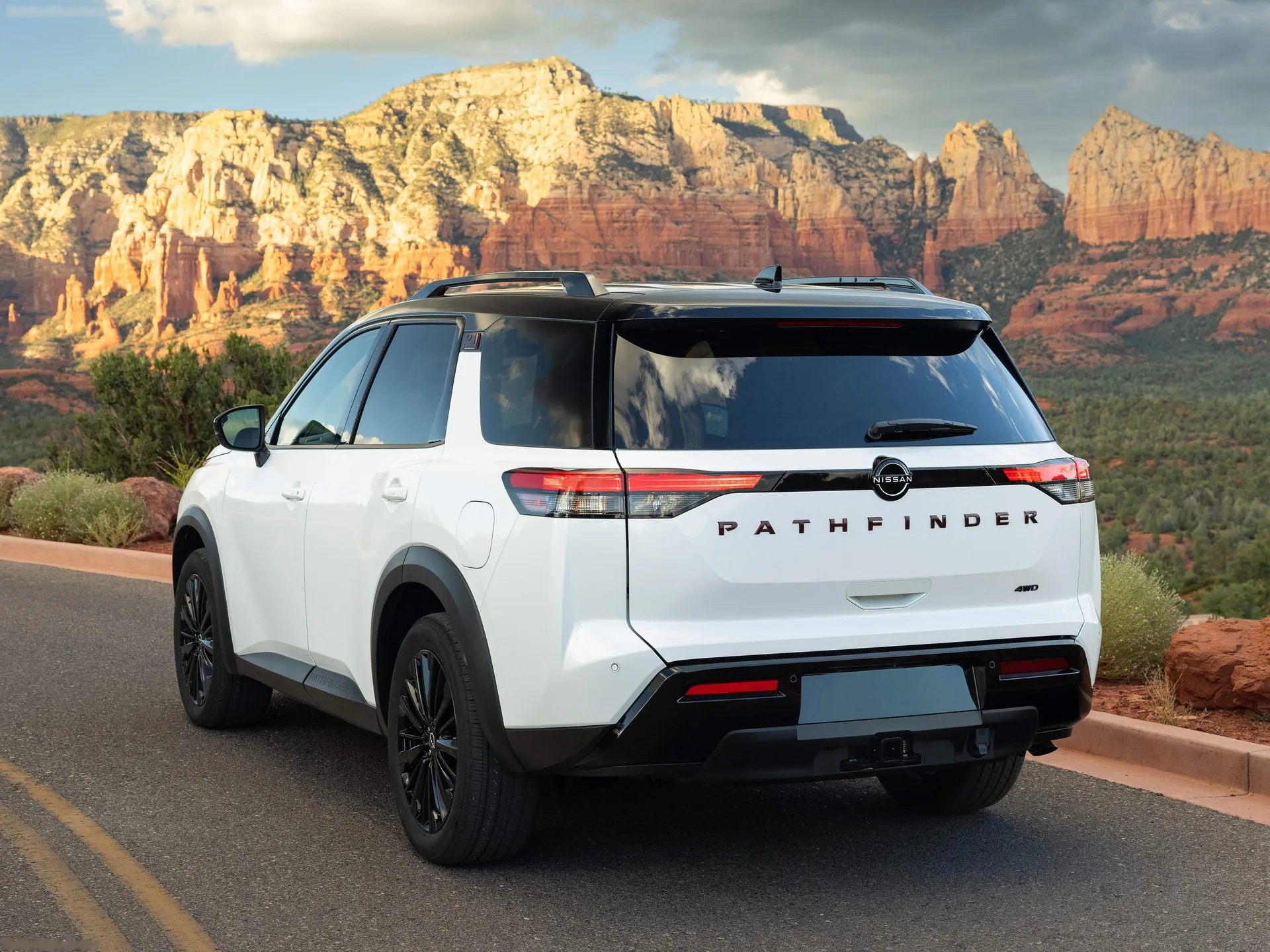Nissan Pathfinder Special Edition (2027) – zadní tříčtvrteční pohled