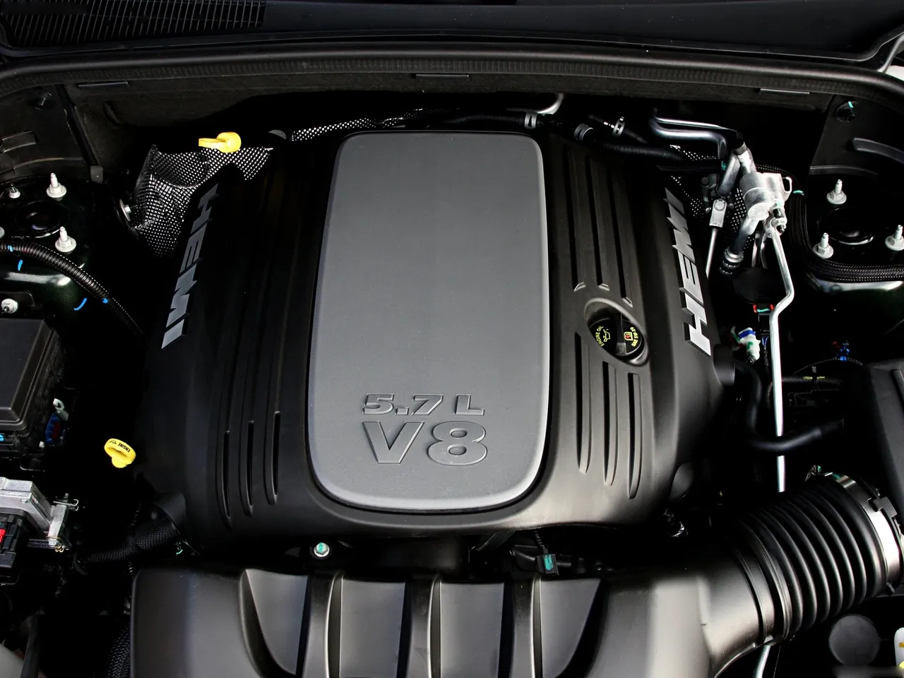 Jeep Grand Cherokee (2011) – motorový prostor
