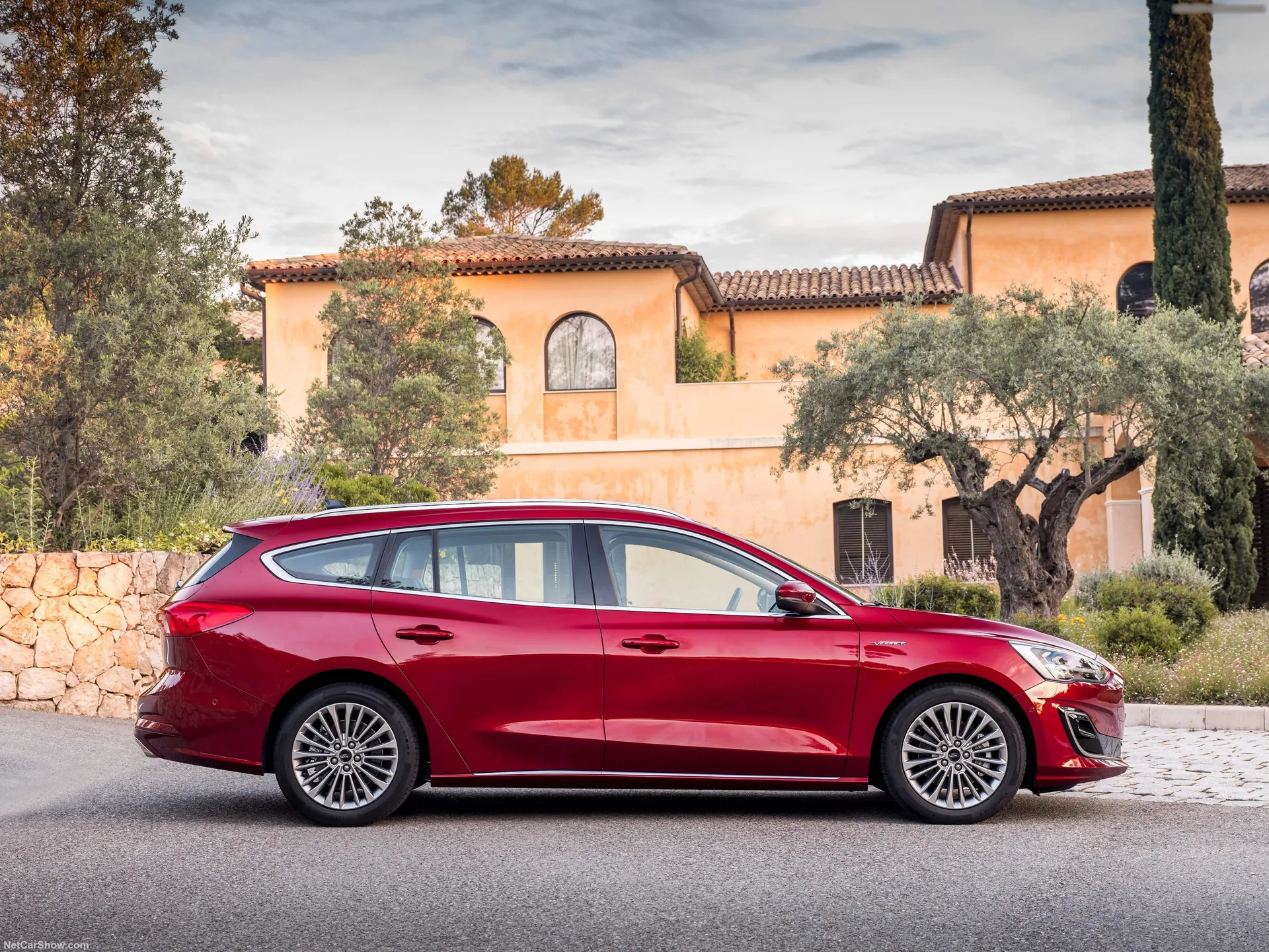 Ford Focus Wagon Vignale (2019) – boční profil