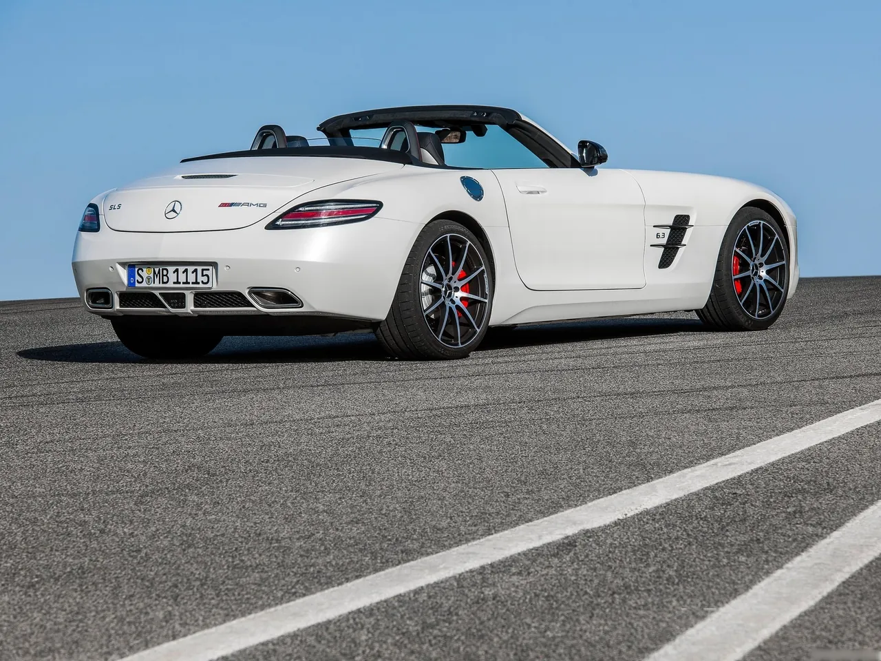 Mercedes-Benz SLS AMG GT Roadster (2013) – zadní tříčtvrteční pohled