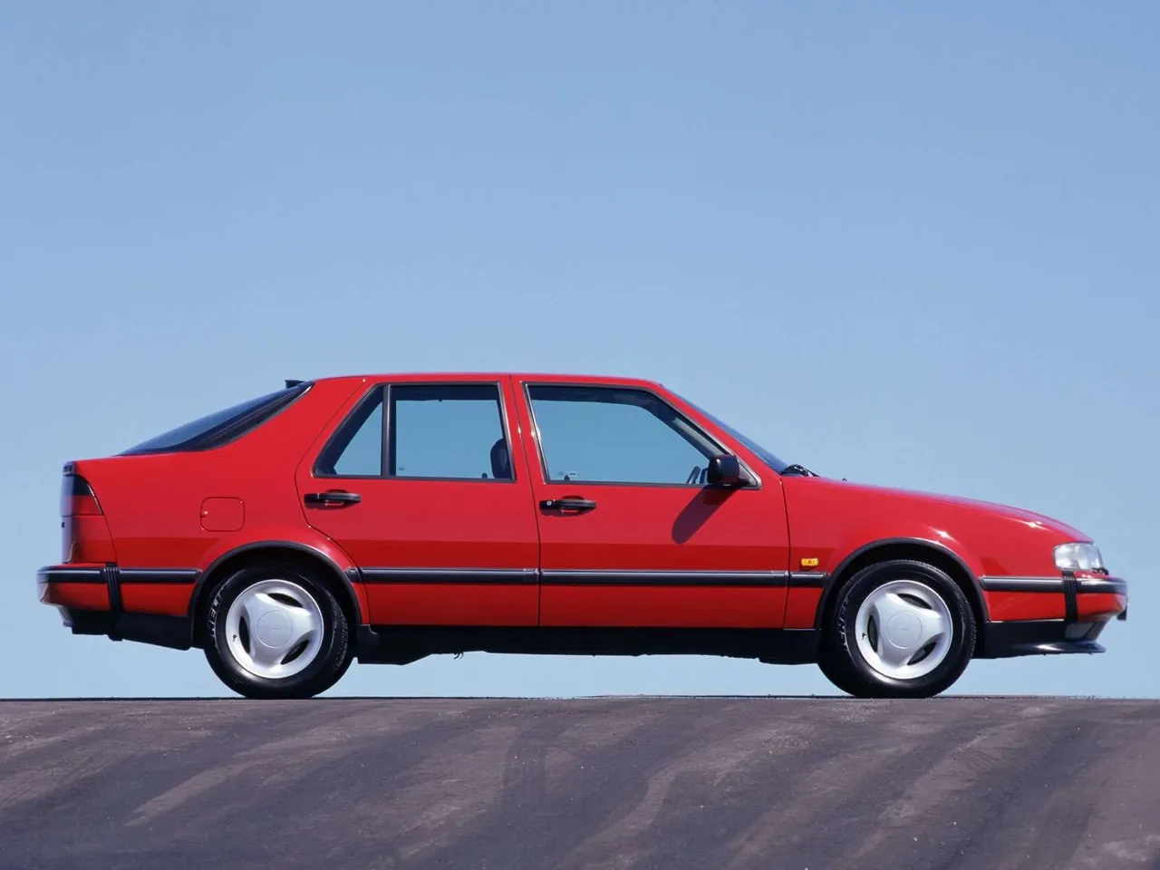 Saab 9000 (1997) – boční profil