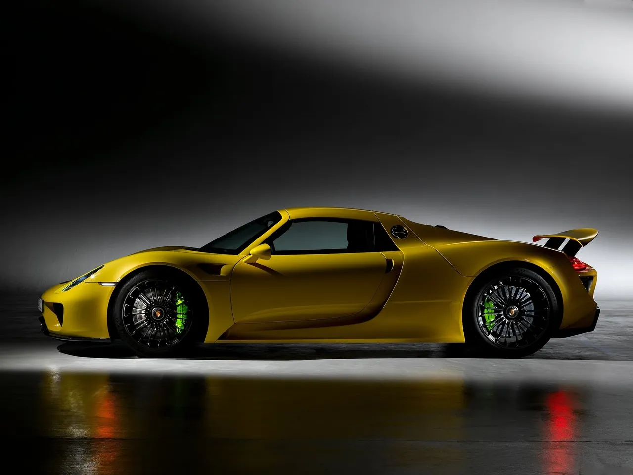 Porsche 918 Spyder (2015) – boční profil