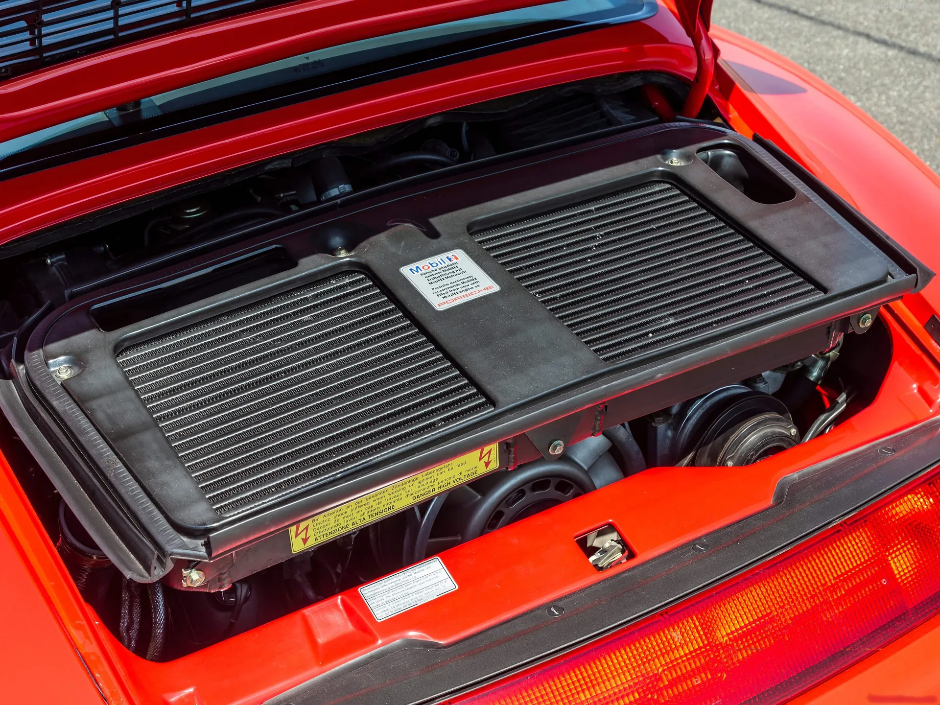 Porsche 911 Turbo (1995) – motorový prostor