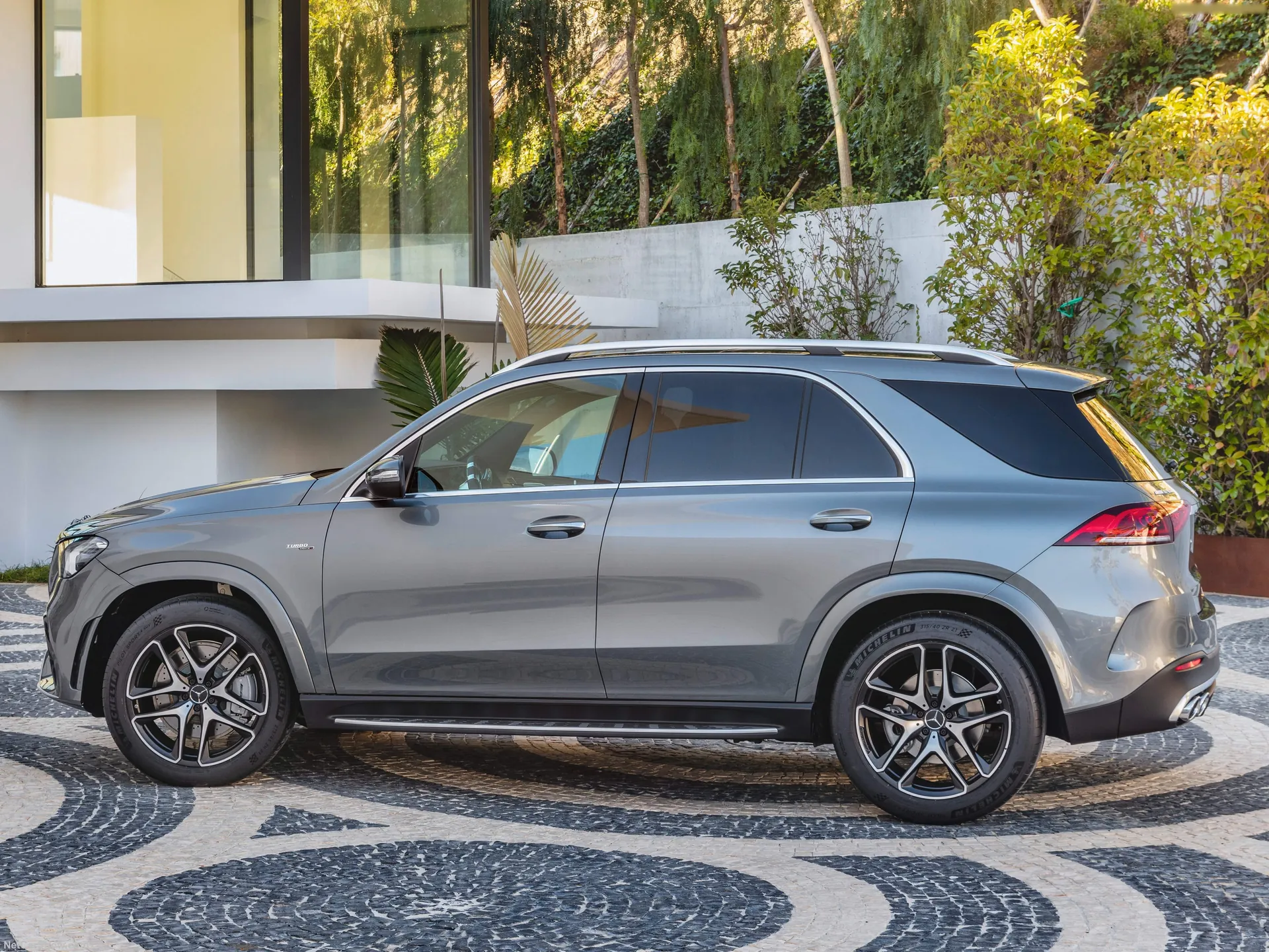 Mercedes-Benz GLE53 AMG 4Matic (2020) - Side Profile
