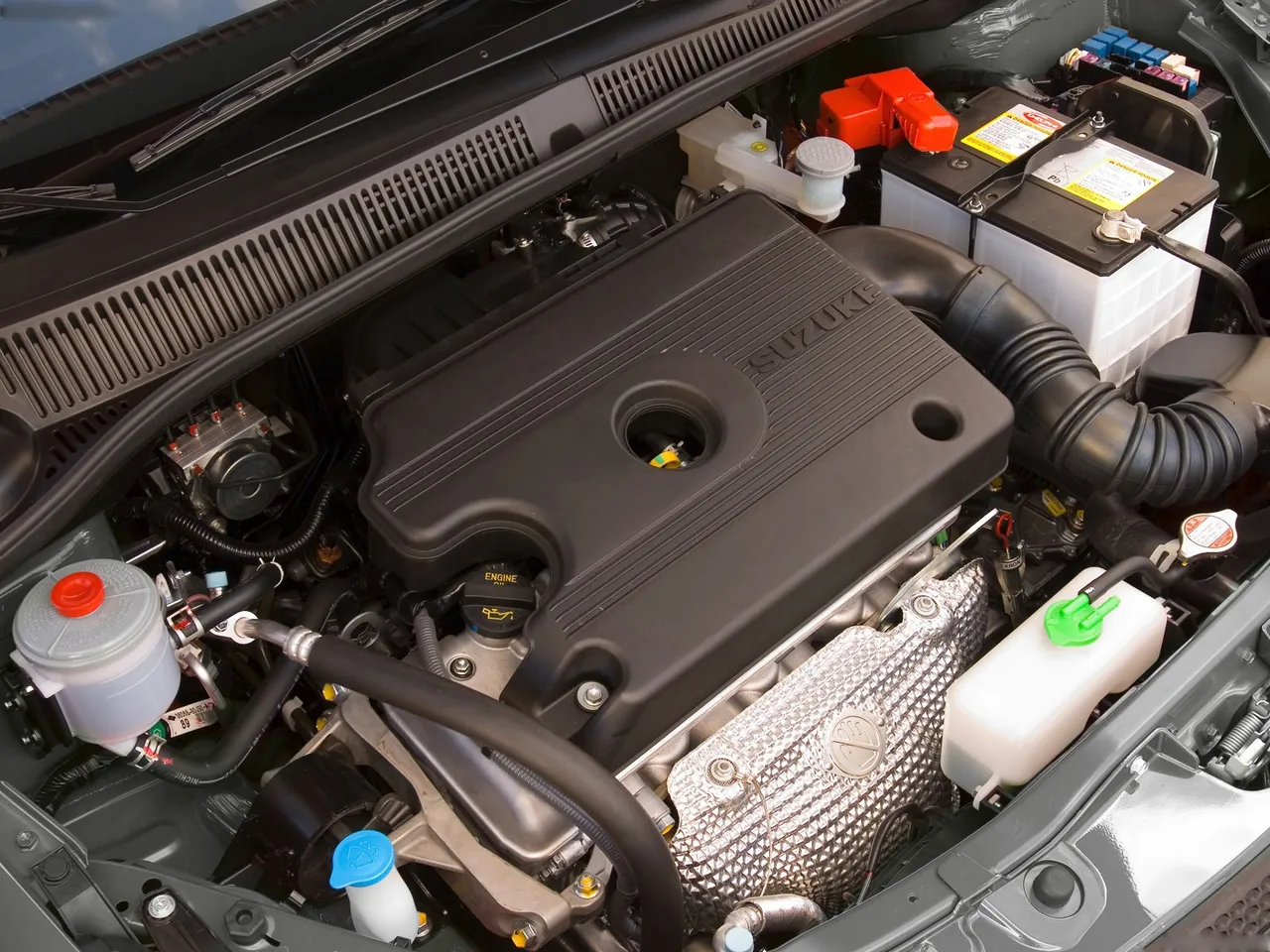 Suzuki SX4 Sedan (2008) – motorový prostor