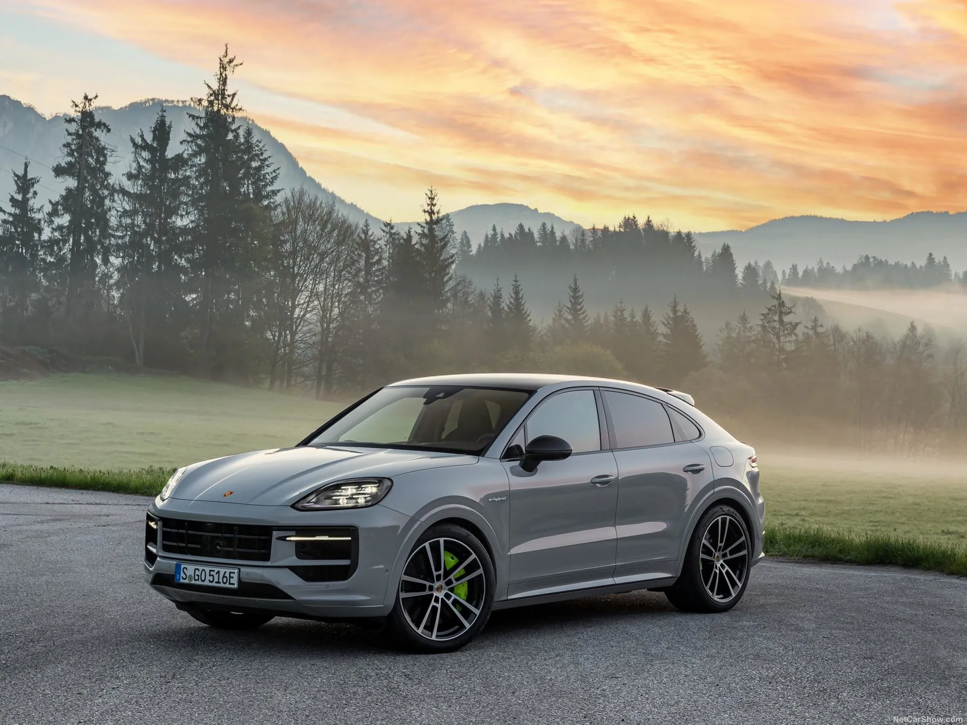 Porsche Cayenne E-Hybrid Coupe (2024)