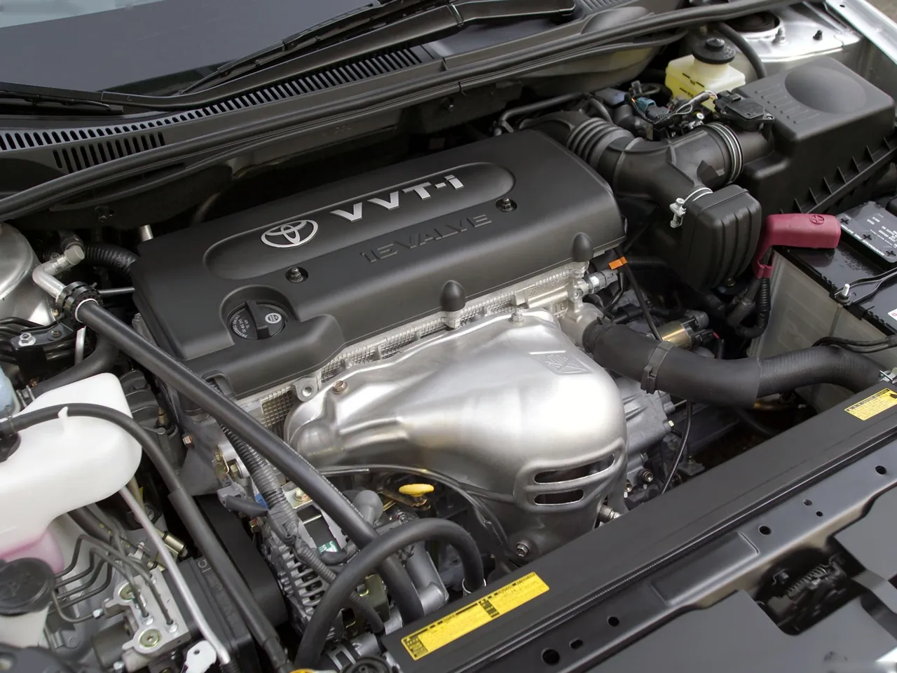 Scion tC Sport Coupe (2006) – motorový prostor