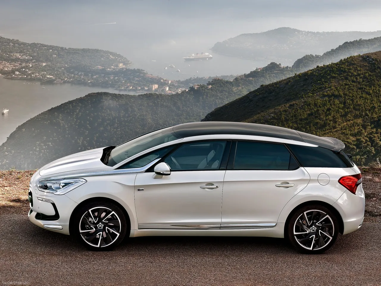 Citroen DS5 (2012) – boční profil