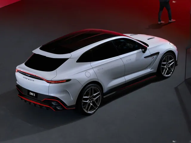 Aston Martin DBX S (2026)