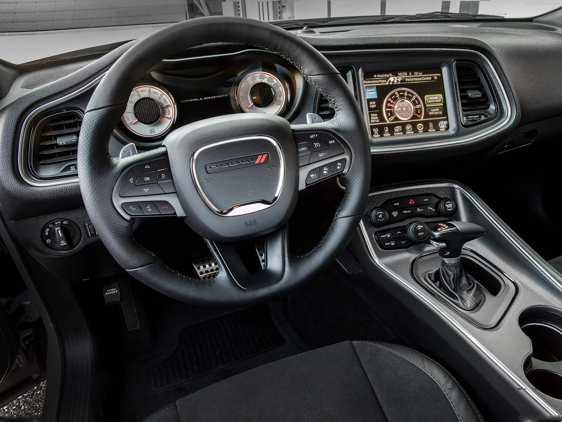 Dodge Challenger TA 392 (2017) – interiér