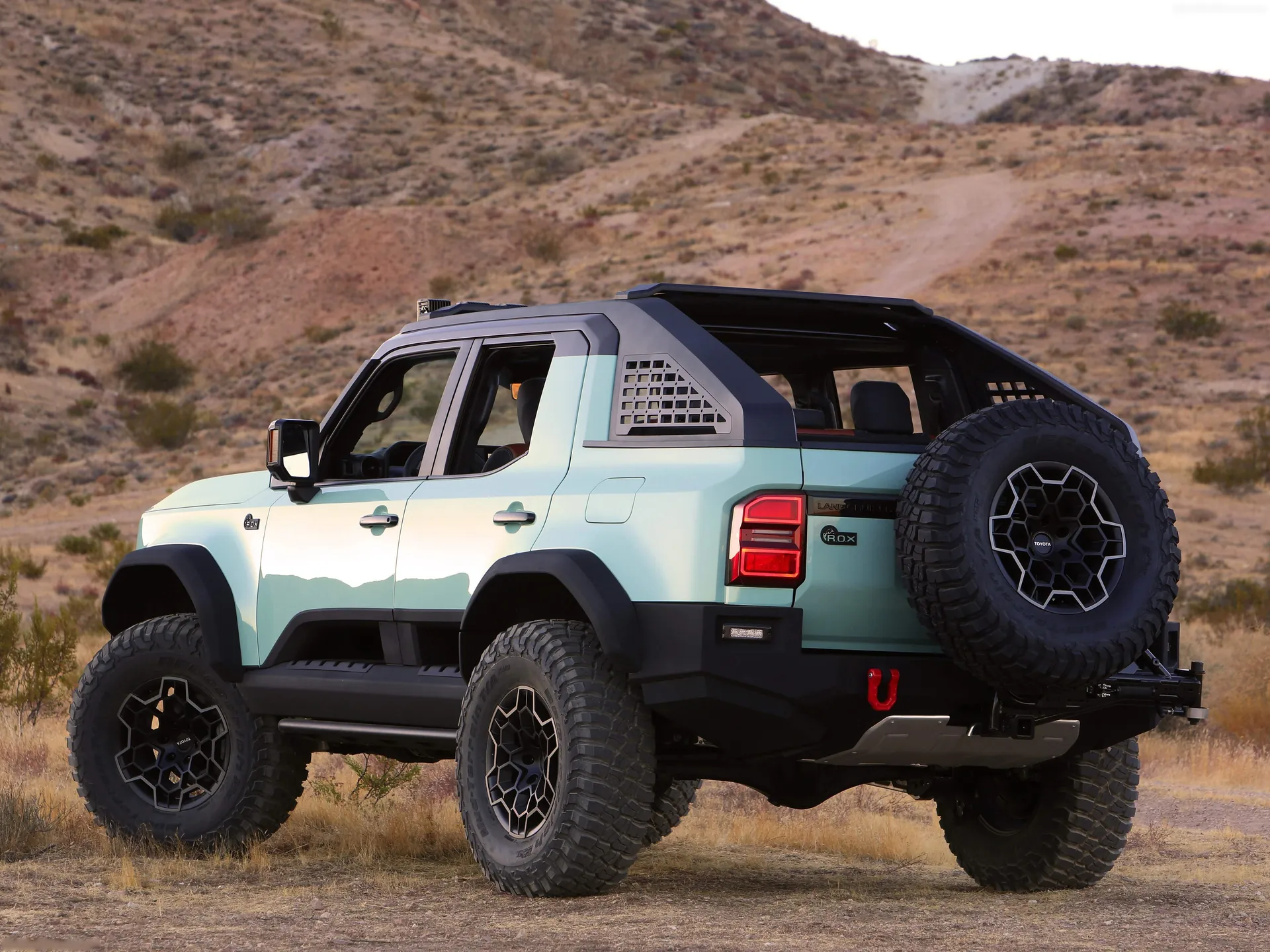 Toyota Land Cruiser ROX Concept (2024) – zadní tříčtvrteční pohled
