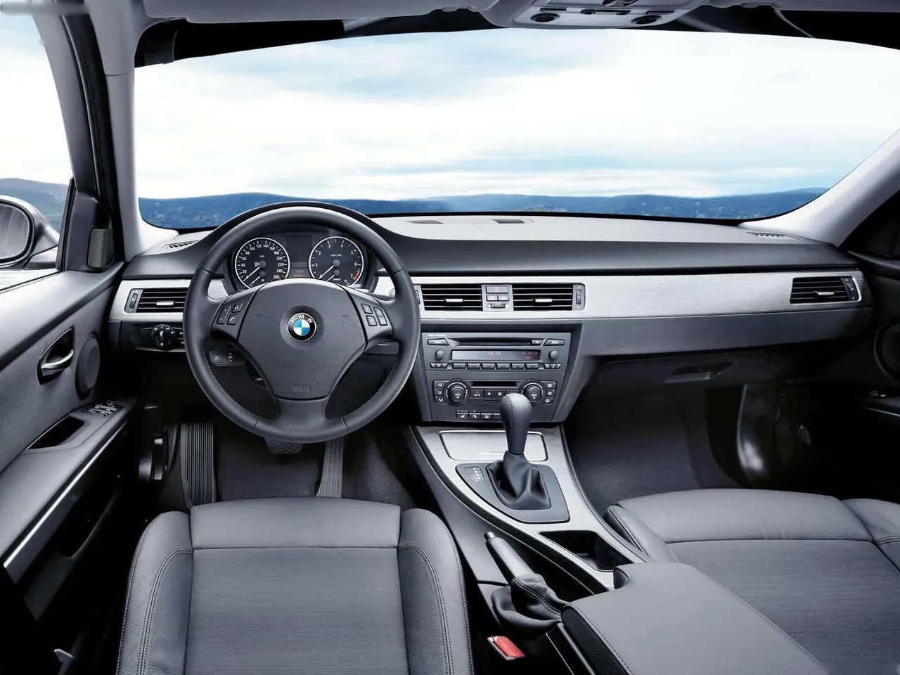 BMW 330i (2006) – interiér