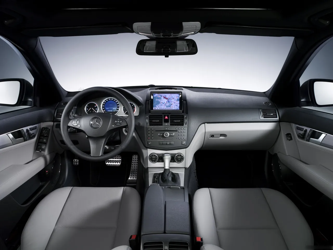 Mercedes-Benz C-Class (2008) – interiér