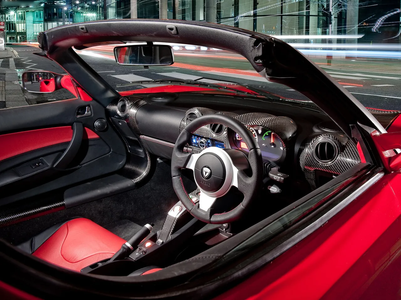Tesla Roadster [UK] (2010) – interiér