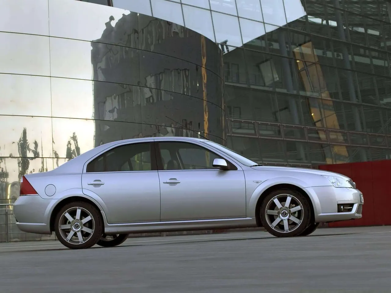 Ford Mondeo Titanium TDCi (2004) – boční profil
