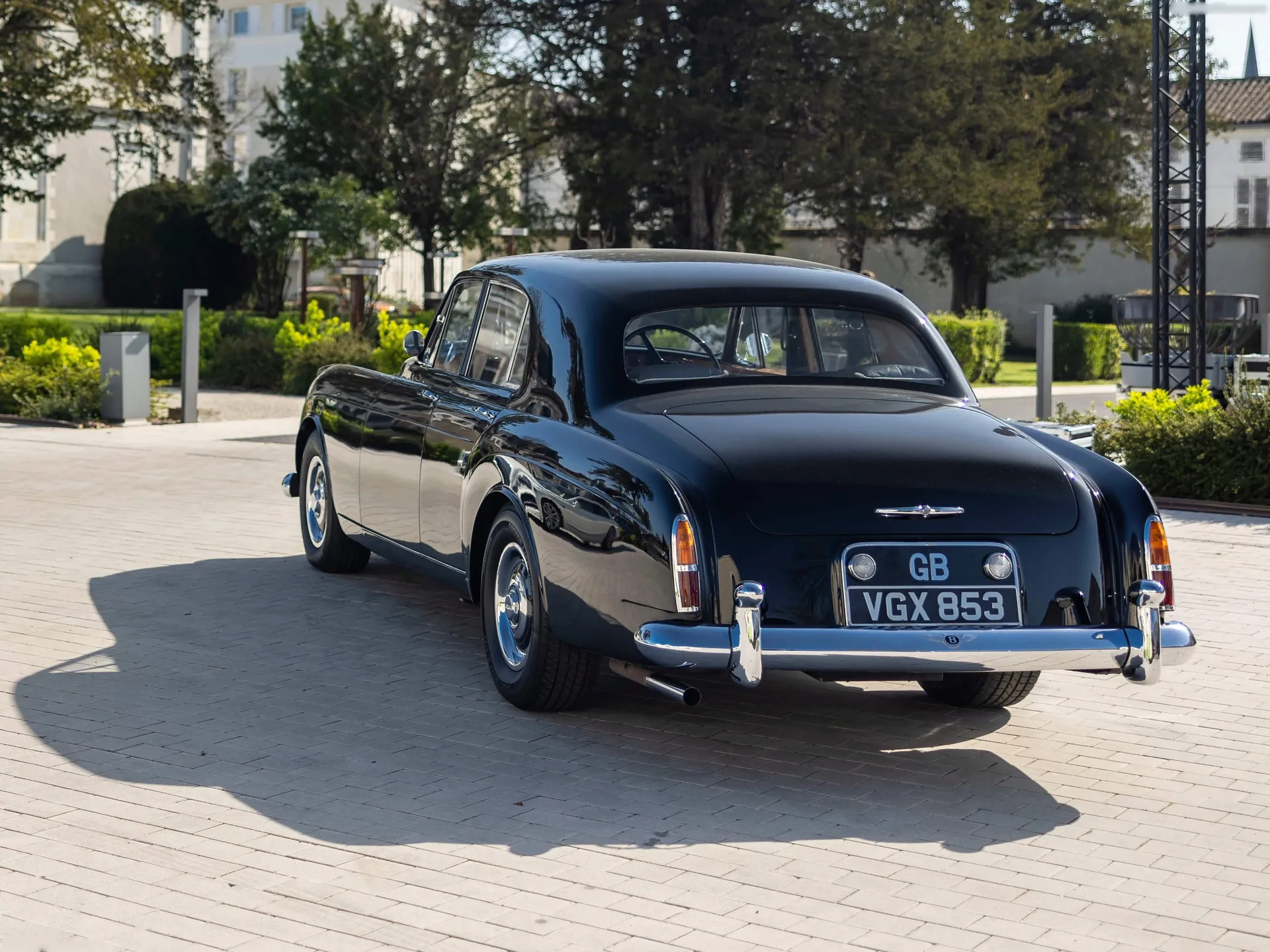Bentley S1 Continental Flying Spur (1958) – zadní tříčtvrteční pohled