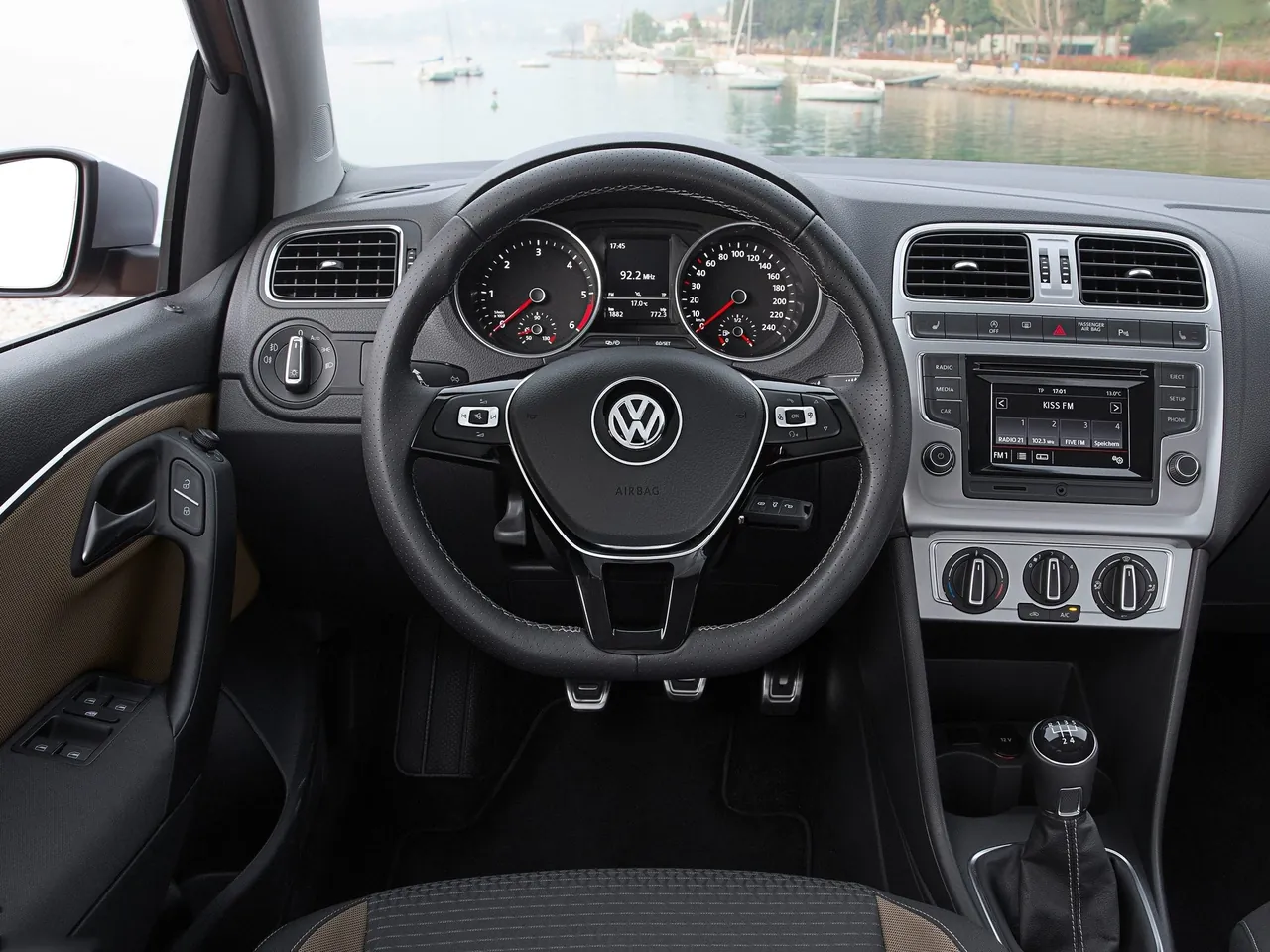 Volkswagen CrossPolo (2014) - Interior