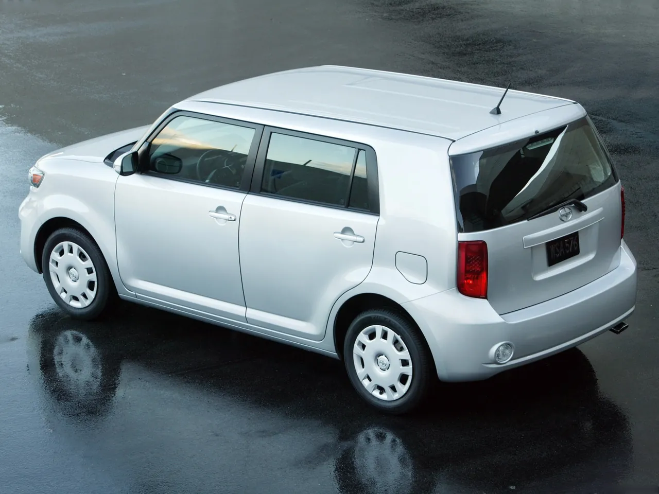 Scion xB (2008) – zadní tříčtvrteční pohled