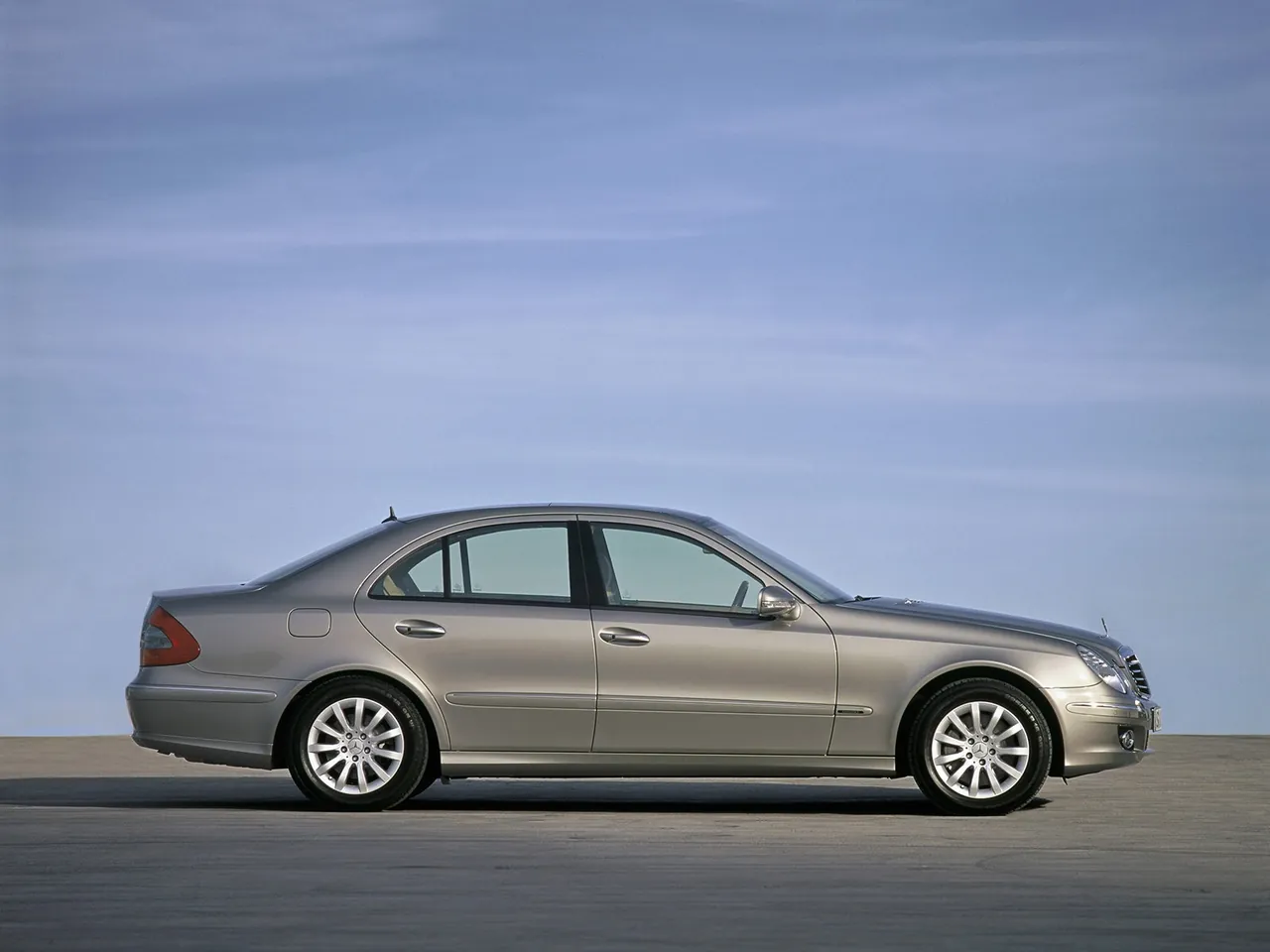 Mercedes-Benz E-Class (2006) - Side Profile