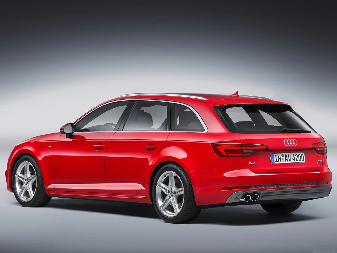 Audi A4 Avant (2016) – zadní tříčtvrteční pohled
