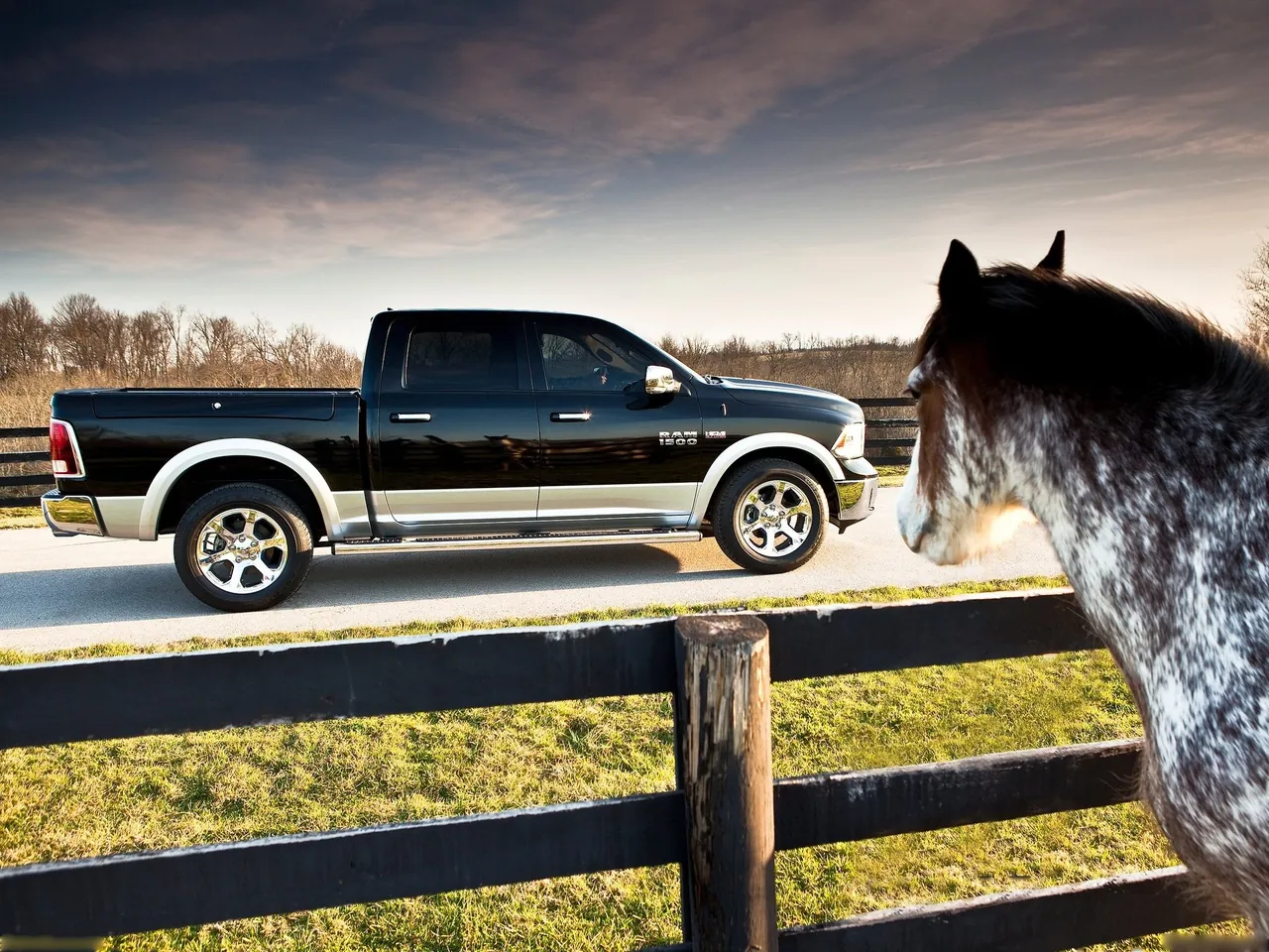 Ram 1500 (2013) – boční profil