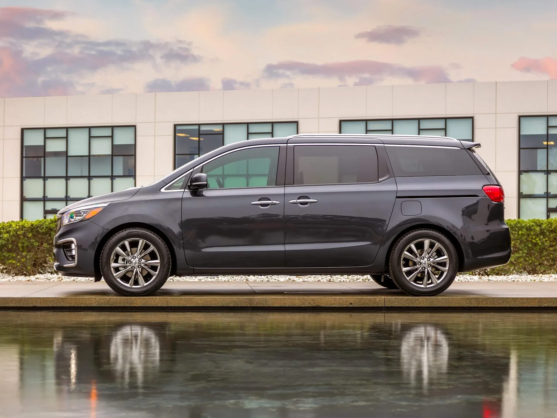 Kia Sedona (2019) – boční profil