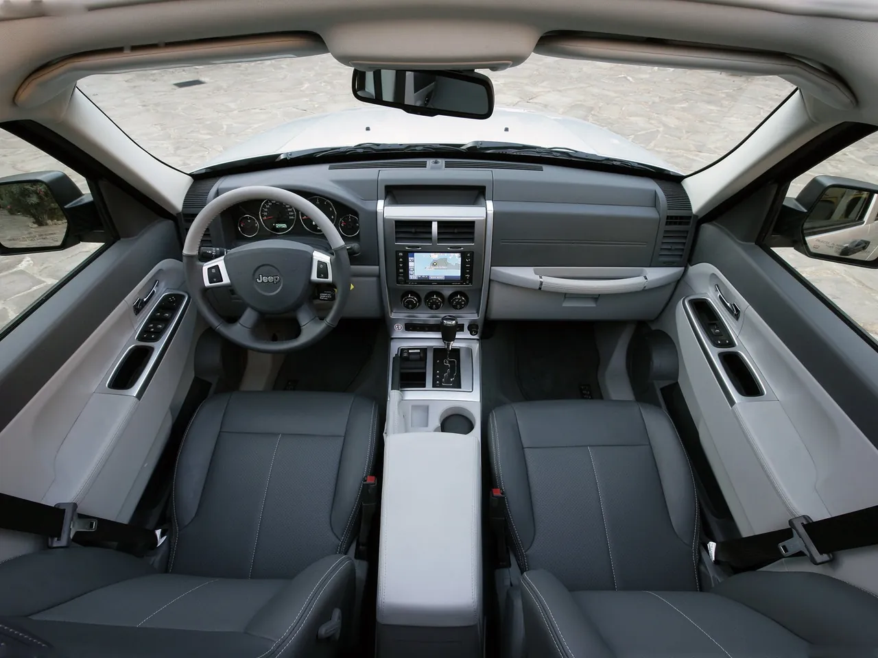 Jeep Cherokee (2008) – interiér