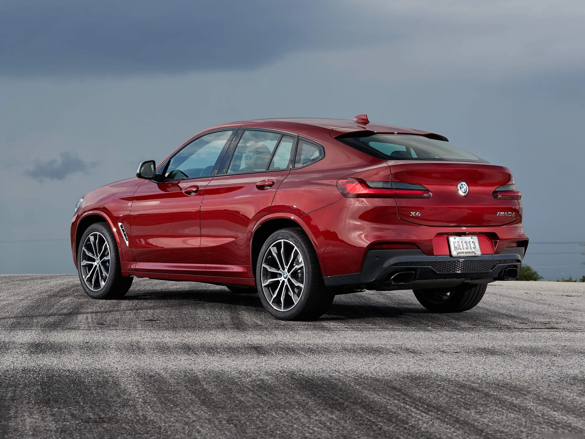 BMW X4 M40d (2019) – zadní tříčtvrteční pohled