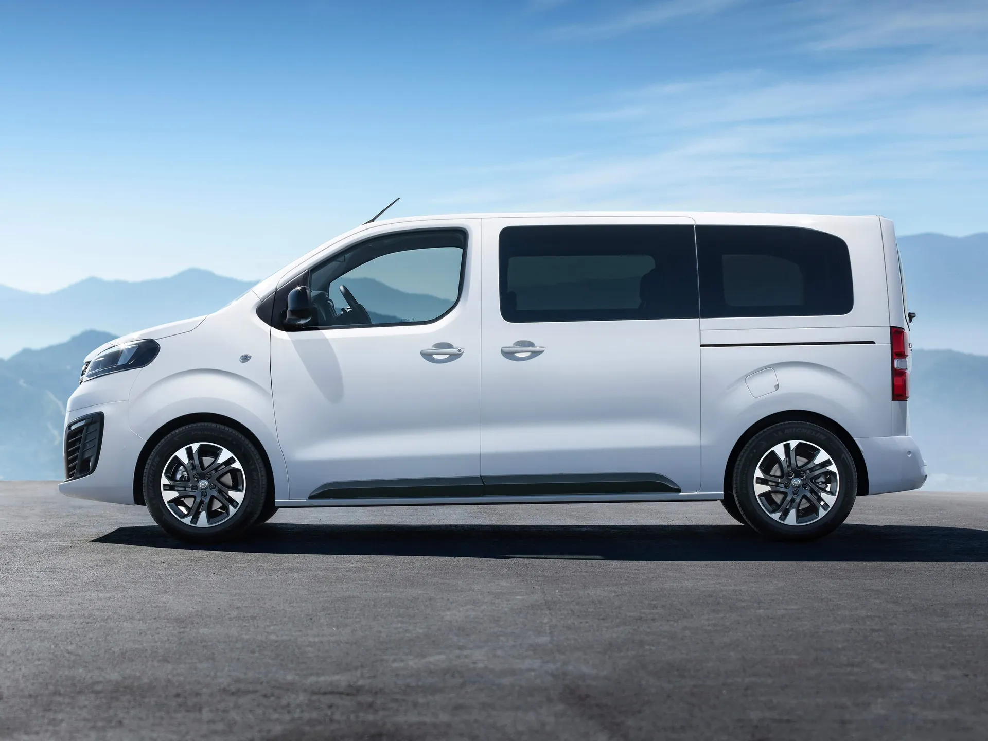 Opel Zafira Life (2020) – boční profil