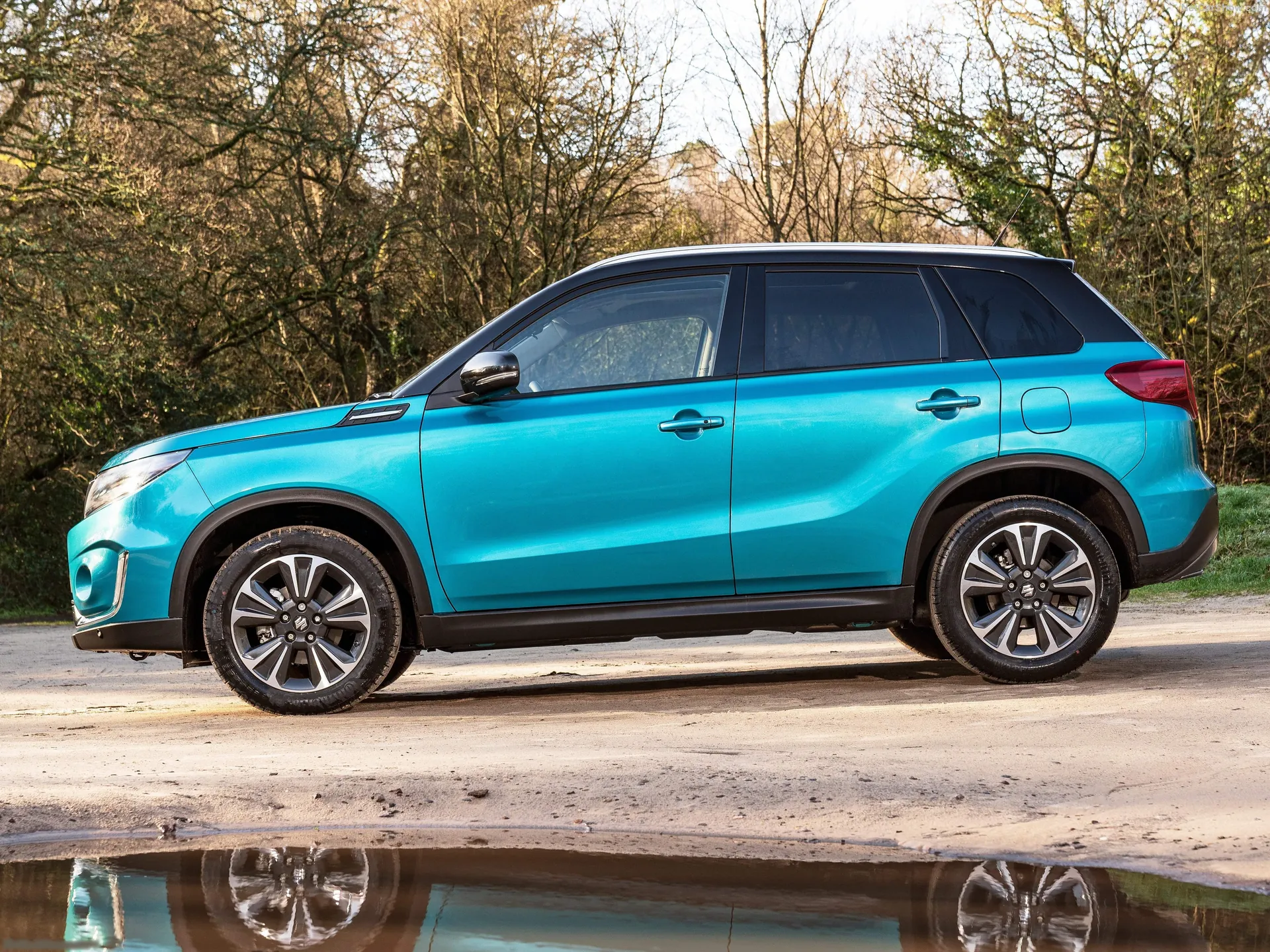Suzuki Vitara Hybrid (2020) – boční profil