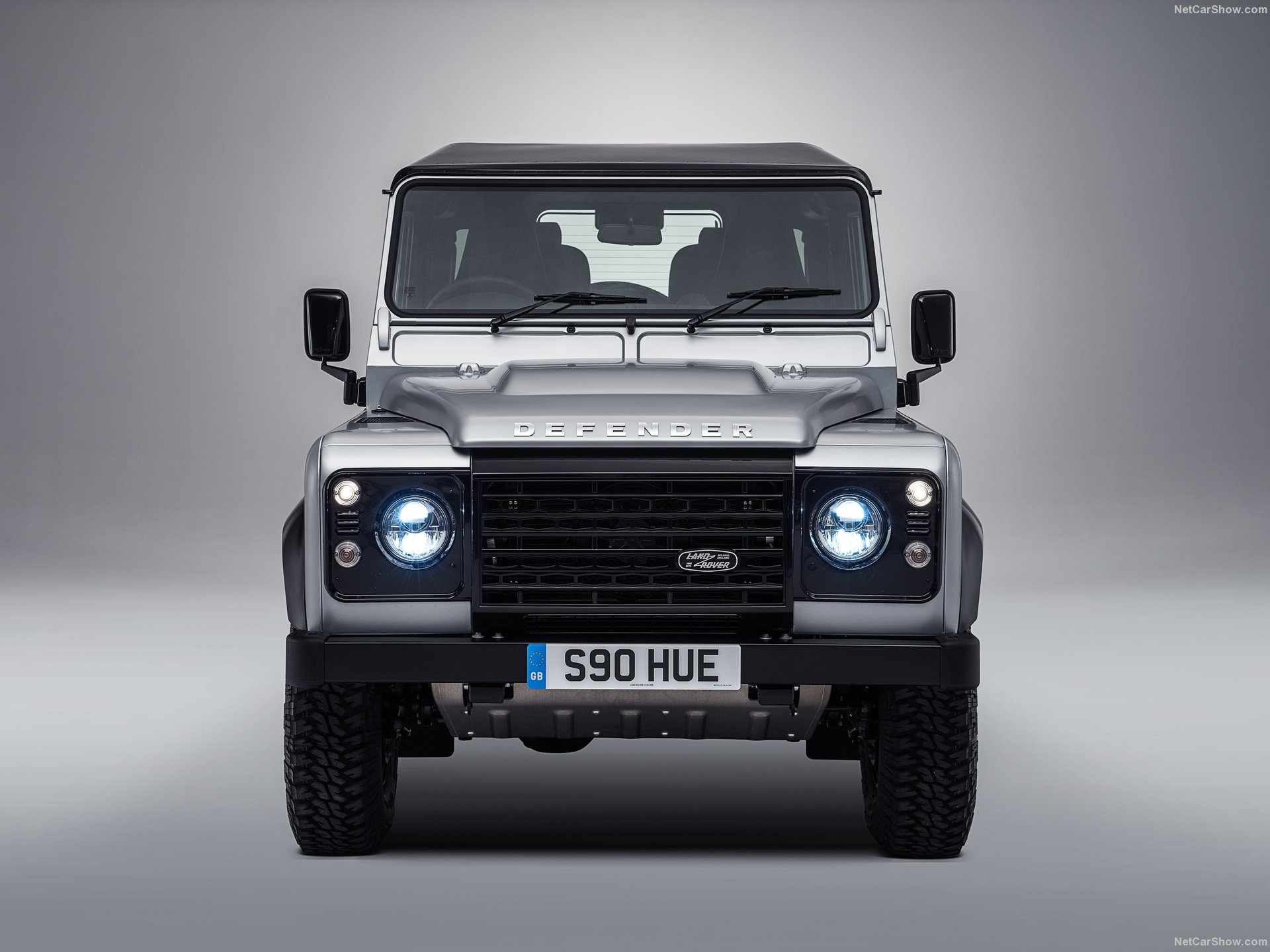 Land Rover Defender 2.000.000 (2015) – zepředu
