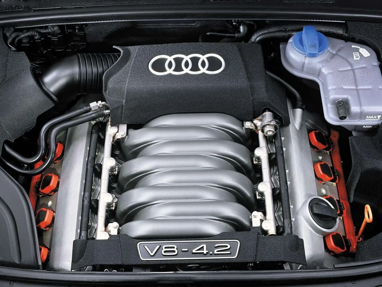 Audi S4 (2002) – motorový prostor