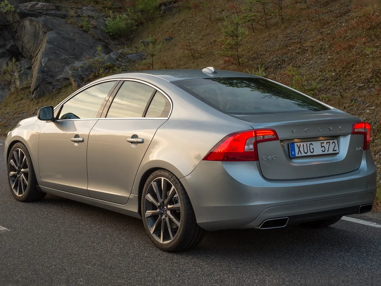 Volvo S60 (2014) – zadní tříčtvrteční pohled