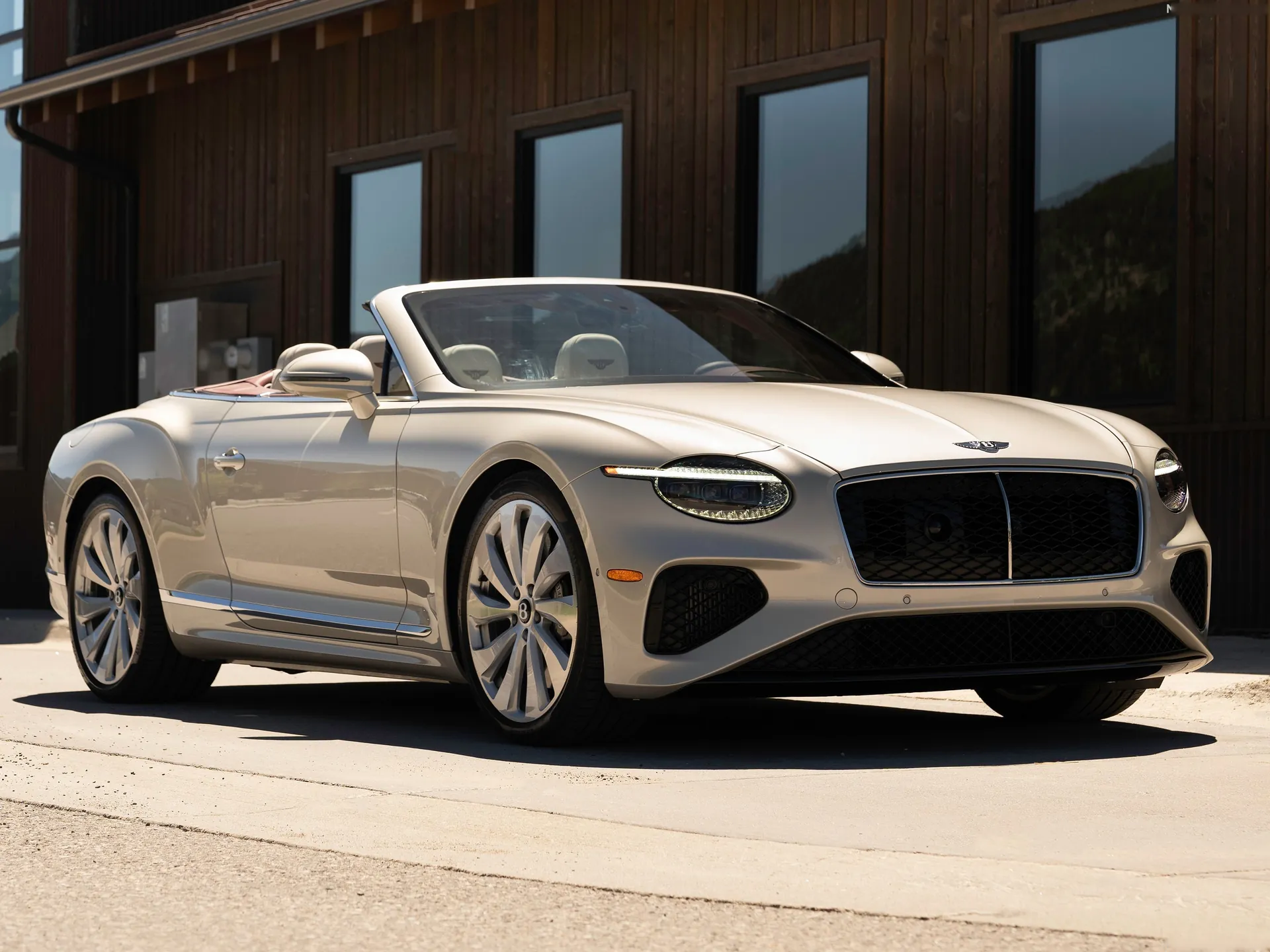Bentley Continental GTC (2025)
