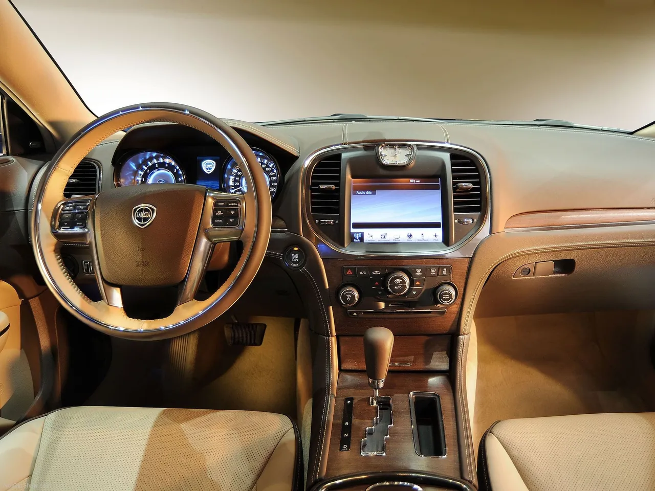 Lancia Thema (2012) – interiér