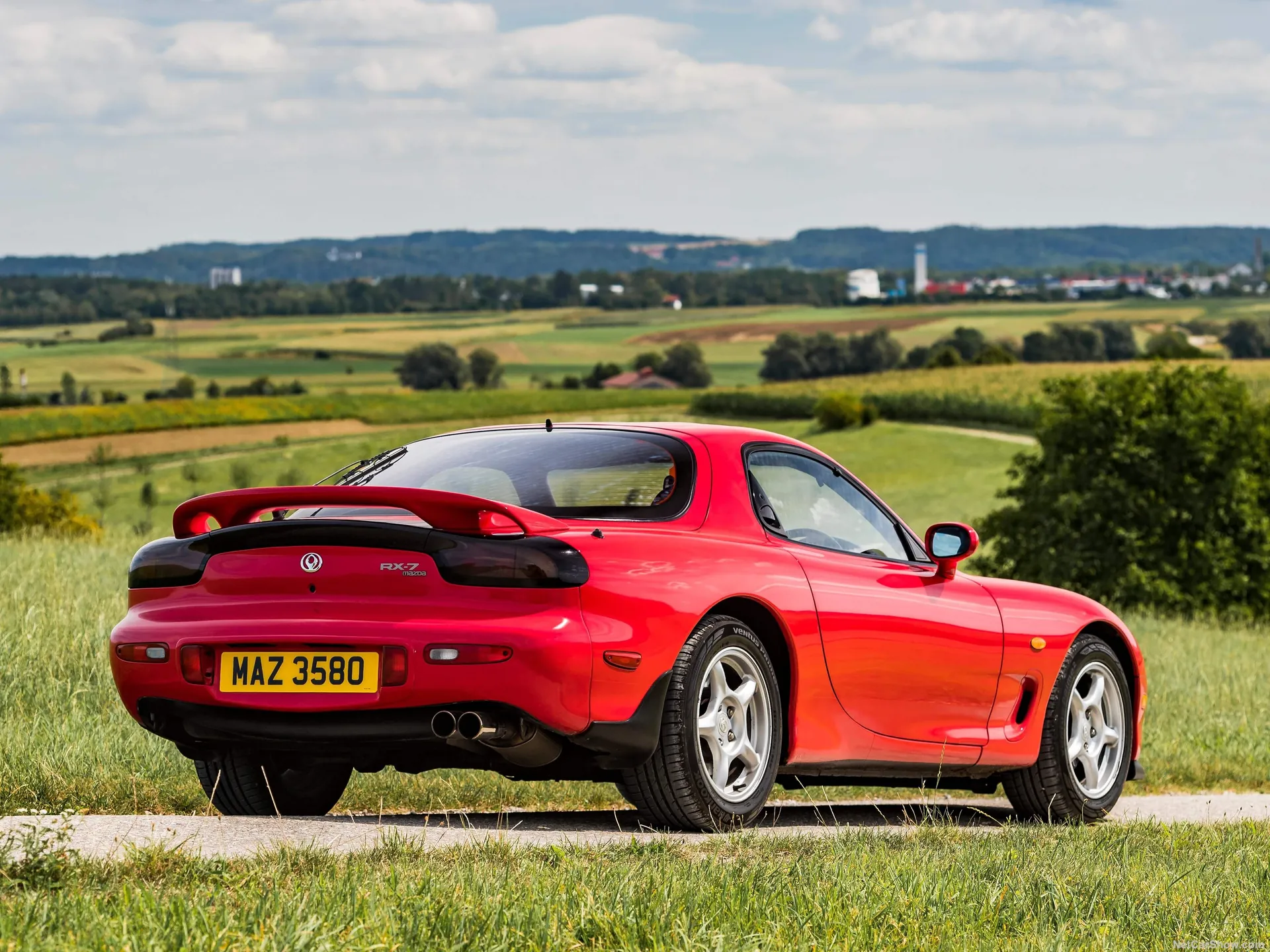 Mazda RX-7 (1992) – zadní tříčtvrteční pohled
